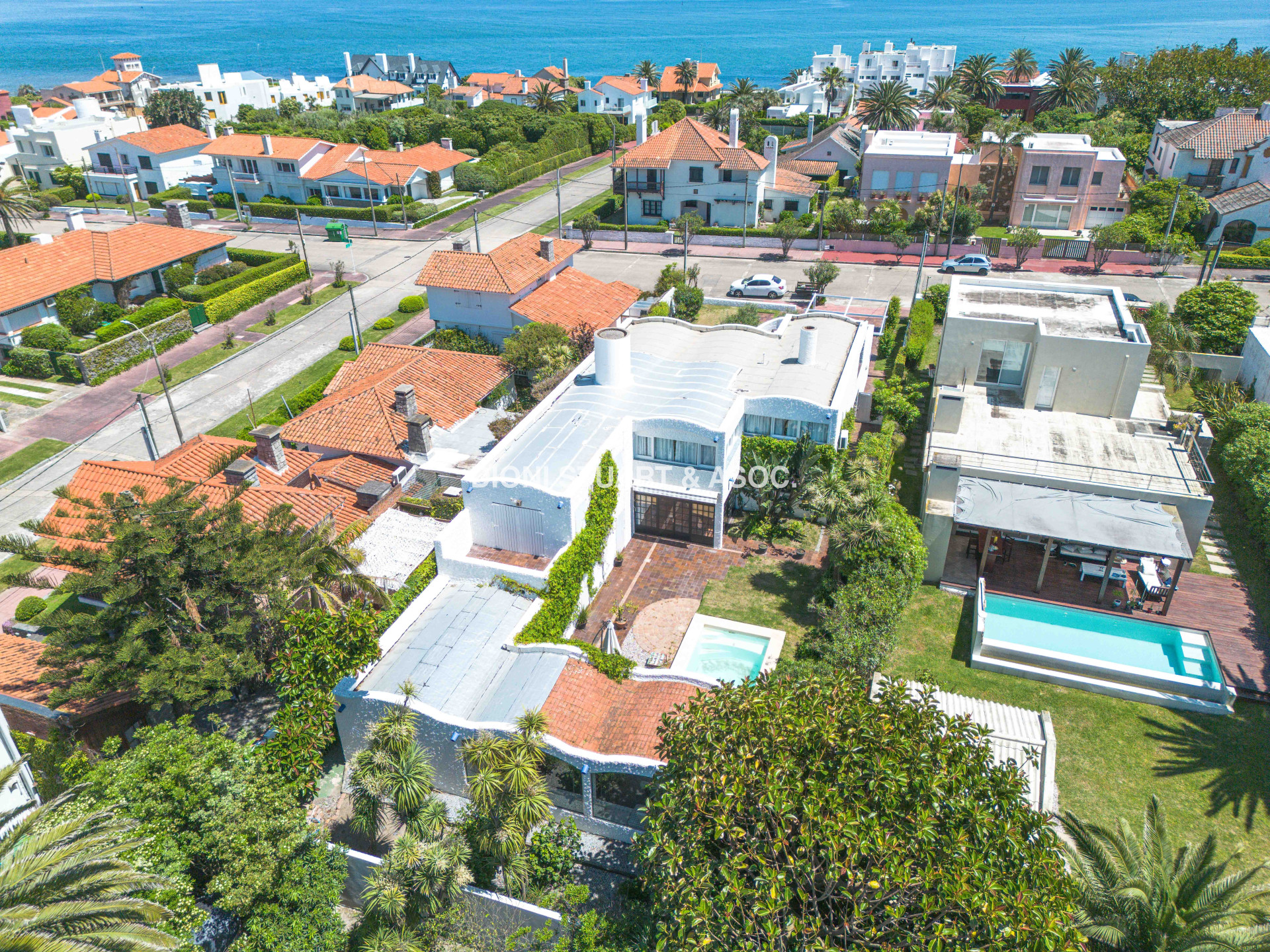 VENTA CASA 4 DORMITORIOS EN LA PENINSULA PUNTA DEL ESTE