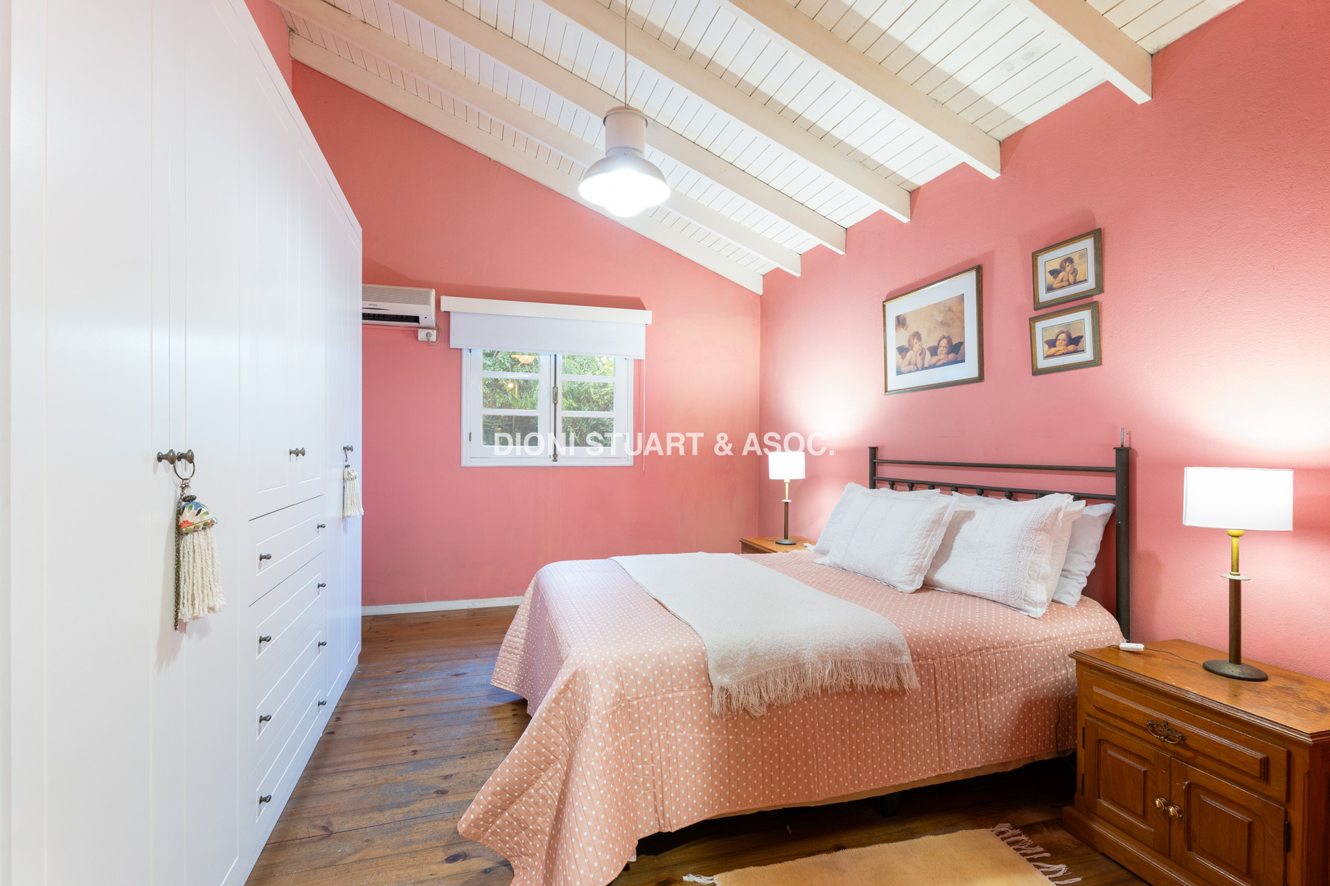 CASA EN VENTA - SAN RAFAEL - 2 DORMITORIOS - A 2 CUADRAS DEL MAR