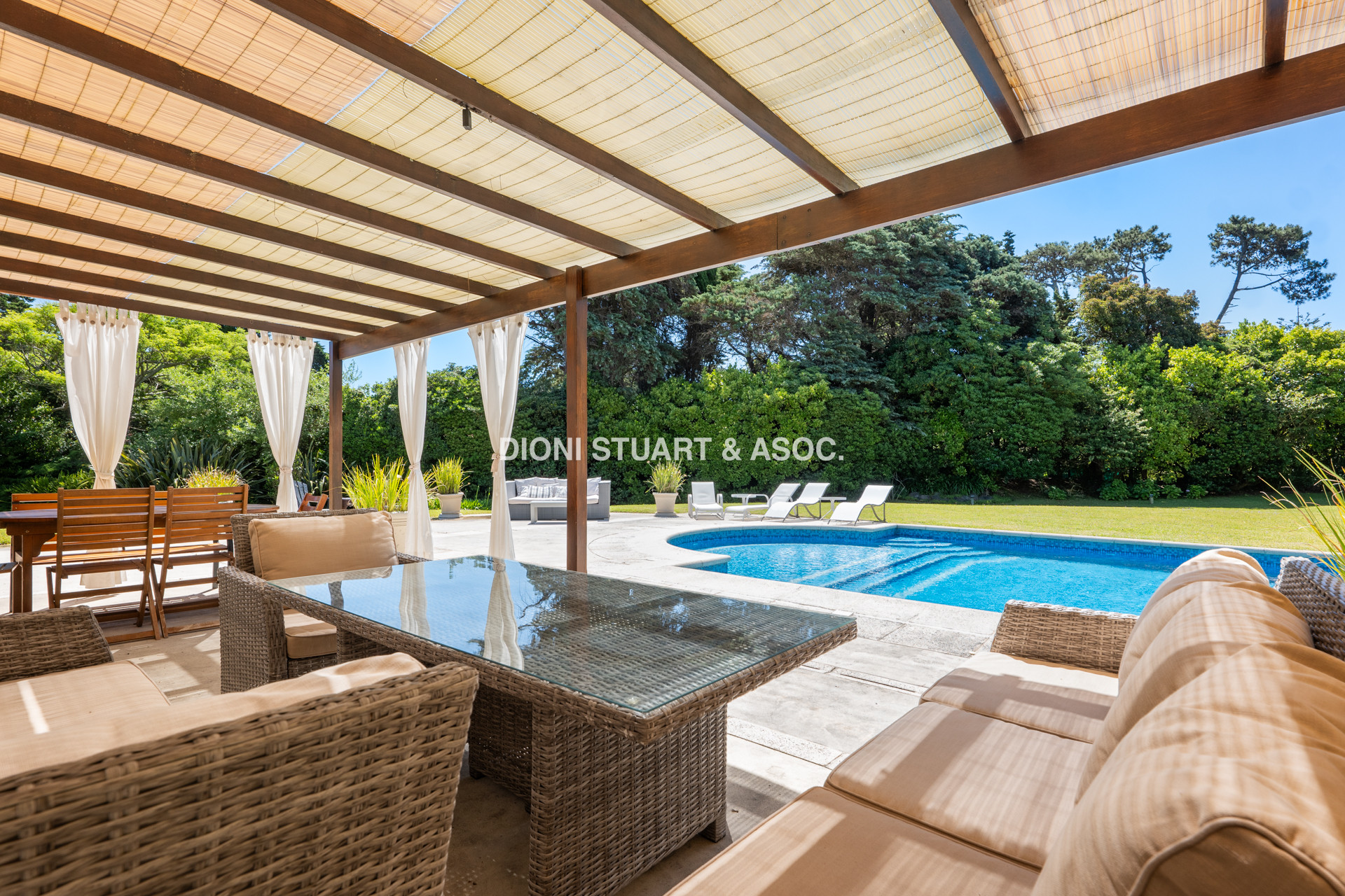 MEGA CASA EN EL GOLF - A METROS DEL MAR
