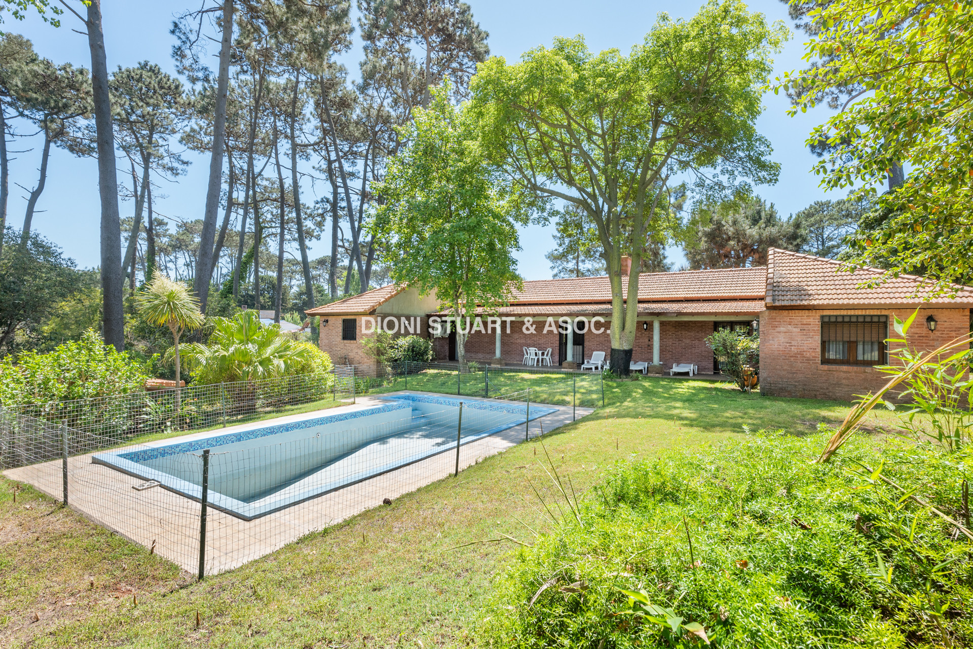 CASA EN VENTA EN CANTEGRIL CON 3 DORMITORIOS Y DEPENDENCIA + PISCINA