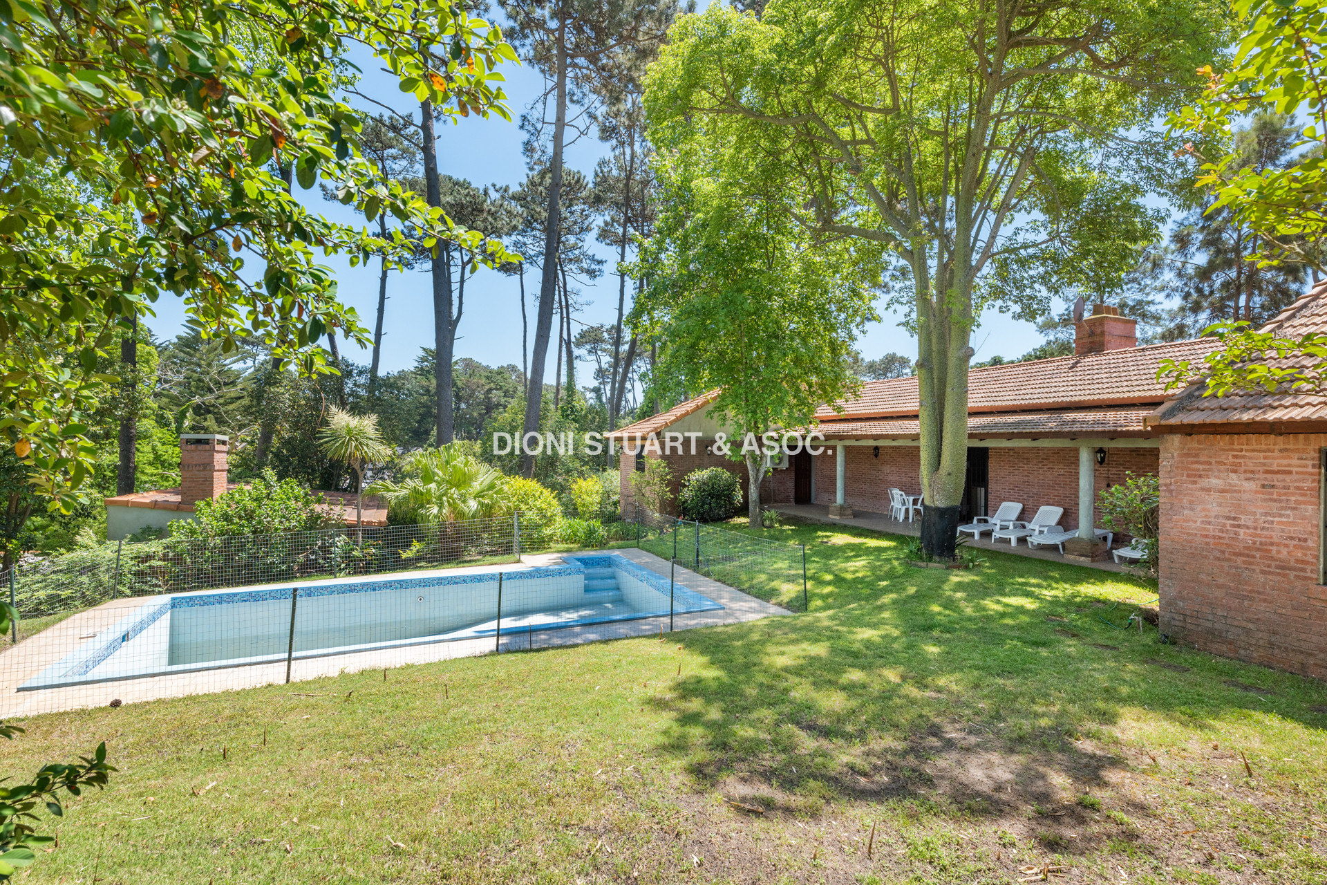 CASA EN VENTA EN CANTEGRIL CON 3 DORMITORIOS Y DEPENDENCIA + PISCINA