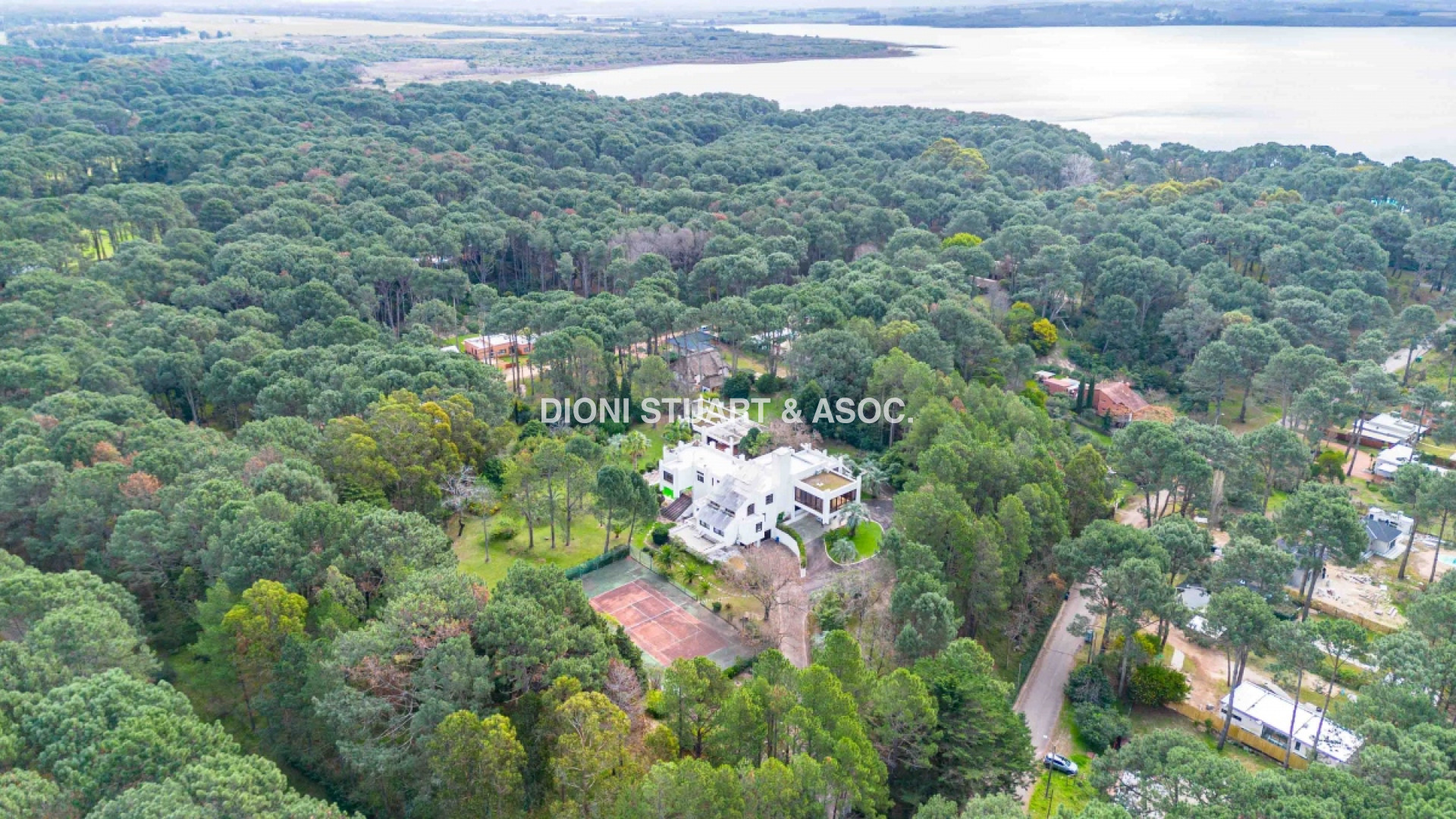 MANSION EN VENTA CLUB DEL LAGO - PUNTA BALLENA - PUNTA DEL ESTE