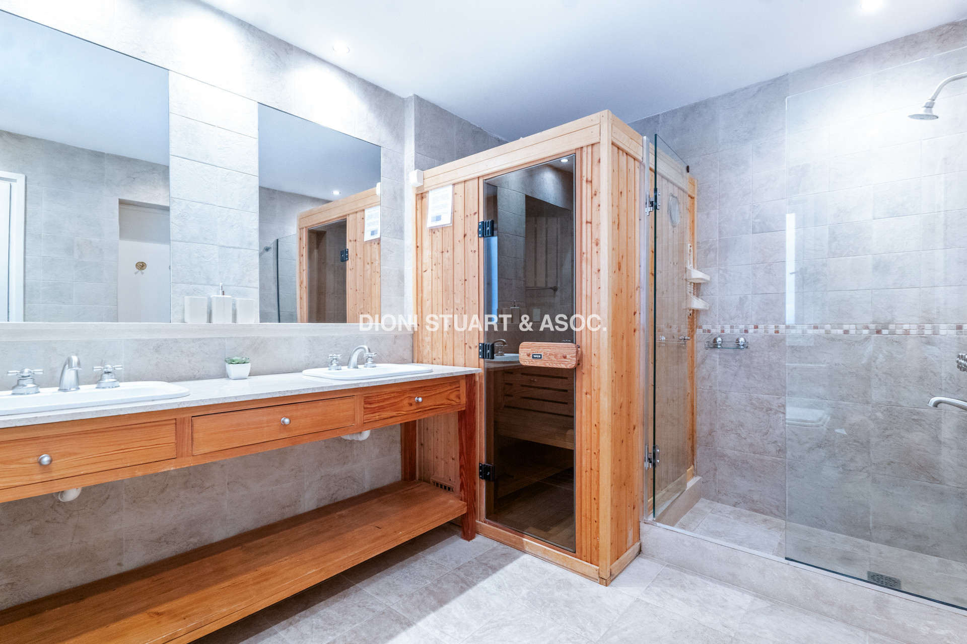 MEGA CASA EN EL GOLF - A METROS DEL MAR