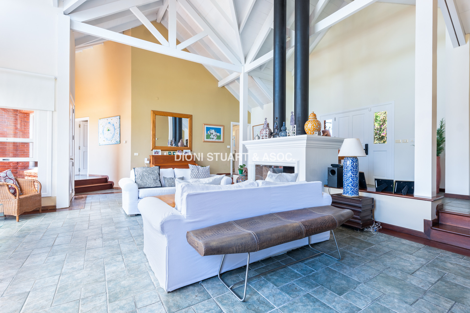 CASA EN VENTA EN  EL GOLF CON 4 DORMITORIOS EN SUITE + DEP. - BARBACOA Y SAUNA - INCREIBLE