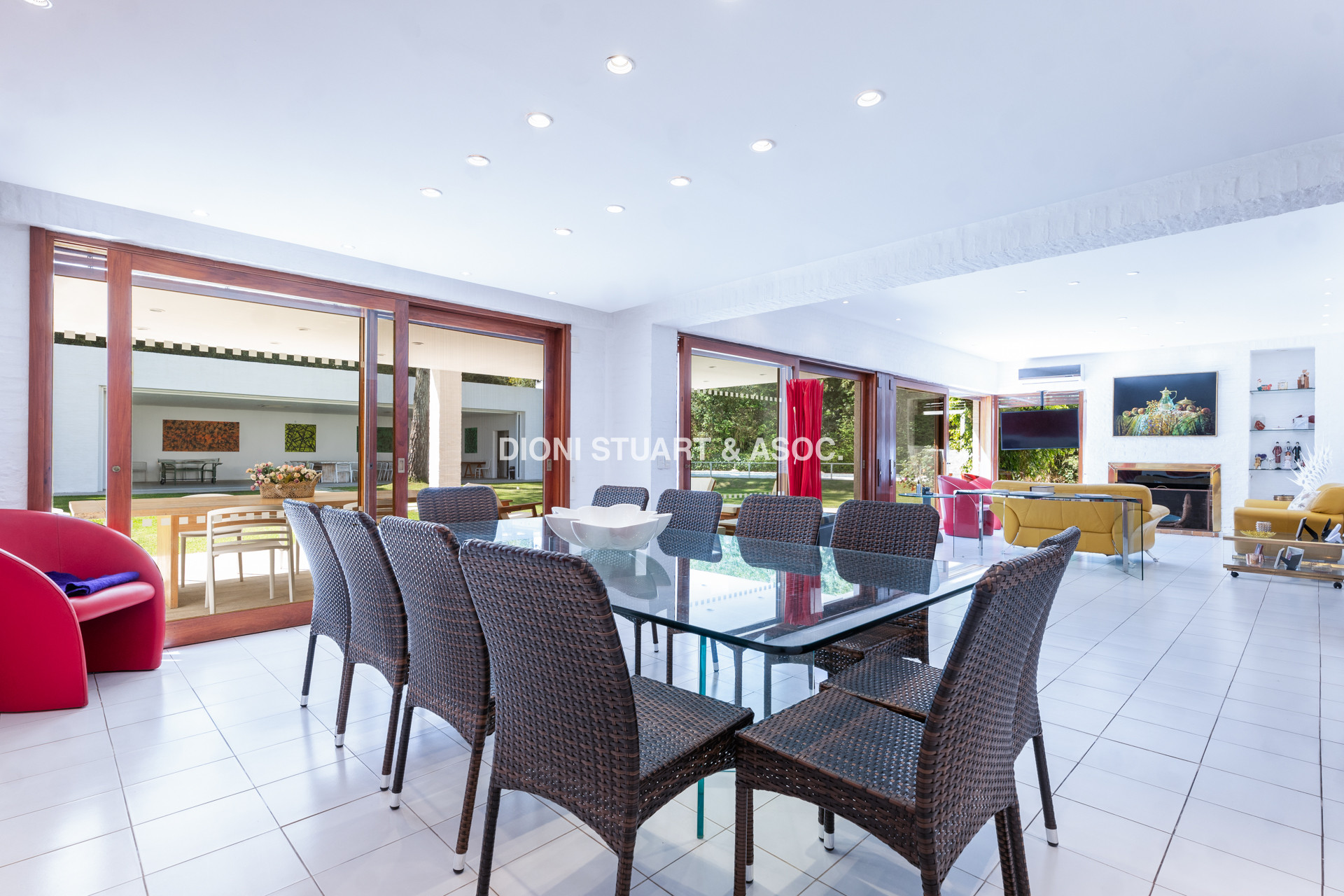 VENTA CASA EN EL GOLF - 5 DORMITORIOS + DEPENDENCIA - MEGA BARBACOA