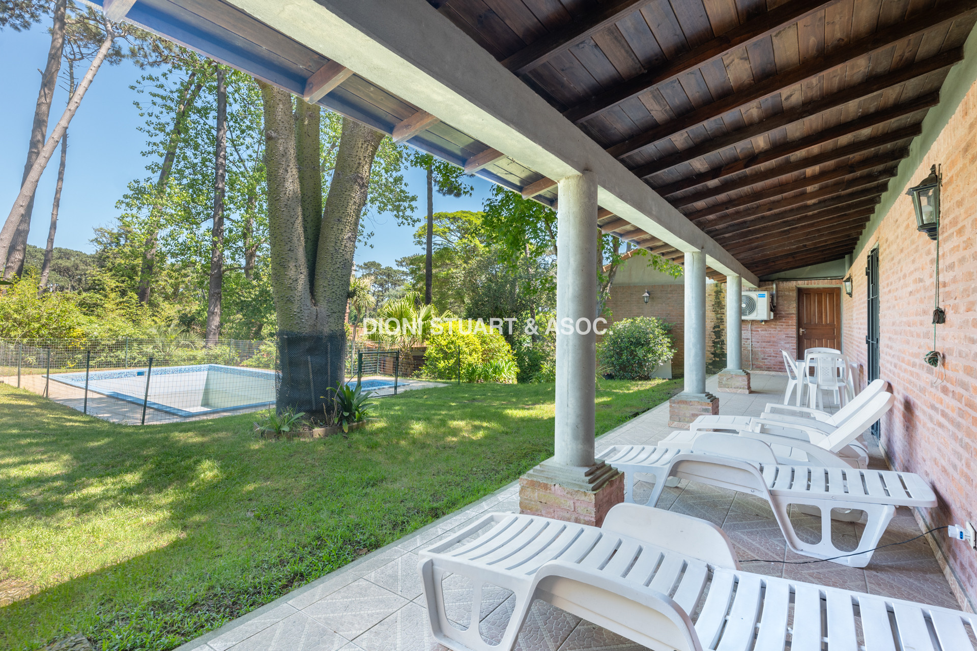 CASA EN VENTA EN CANTEGRIL CON 3 DORMITORIOS Y DEPENDENCIA + PISCINA