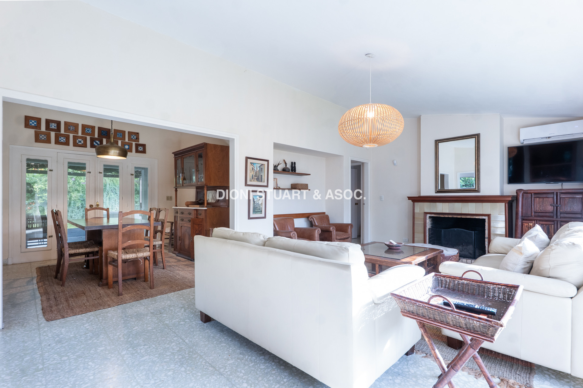 VENTA CASA EN SAN RAFAEL - CERCA DEL MAR - 3 DORM + DEP. SERV - PISCINA