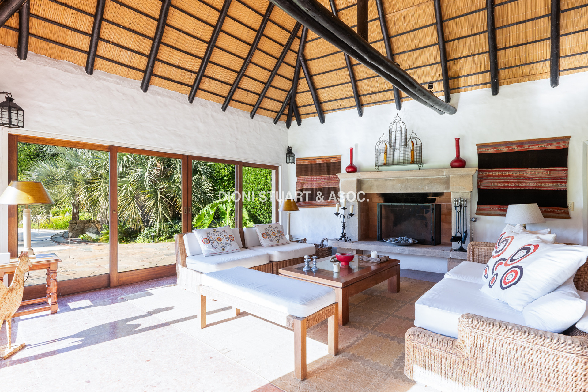 IMPONENTE CASA EN PLAYA BRAVA - ELEGANCIA Y CONFORT