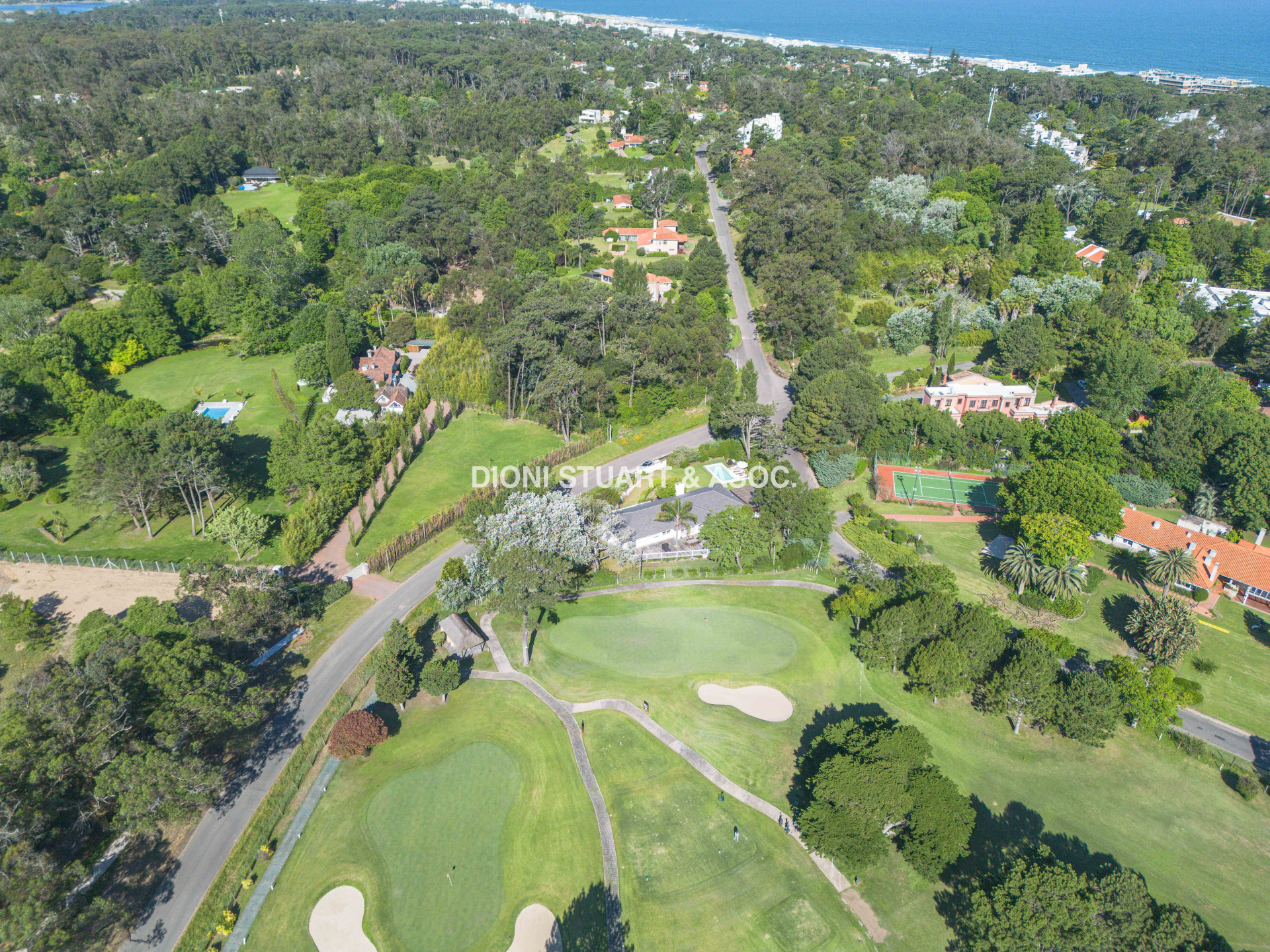 CASA EN VENTA EN EL GOLF DE 4 DORMITORIOS Y DEP. - VISTA DIRECTA AL GOLF