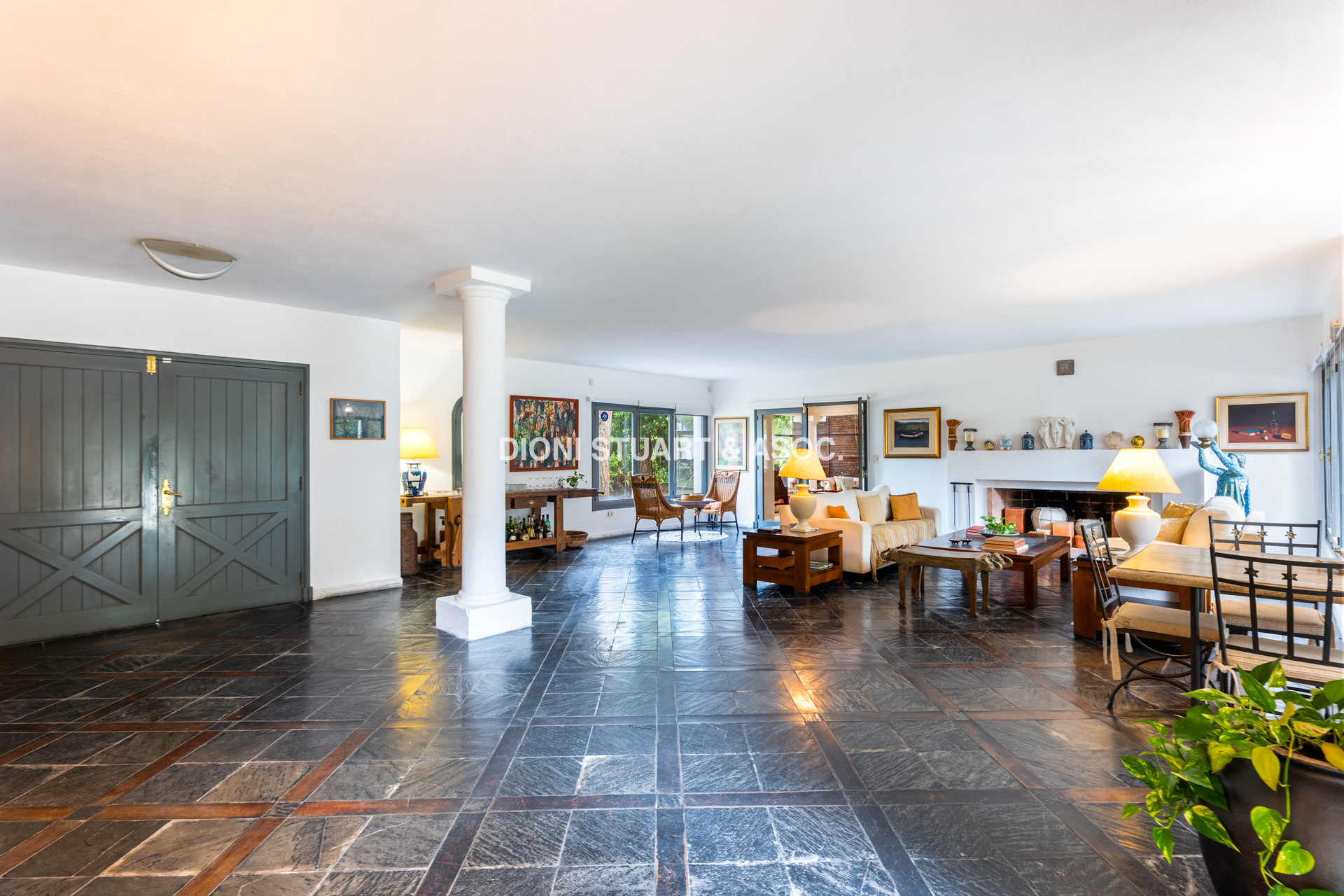 CASA EN VENTA EN EL GOLF CON 8 DORMITORIOS EN SUTIE