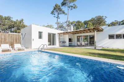 CASA NUEVA EN VENTA EN MONTOYA LA BARRA - 3 DORMITORIOS Y PISCINA