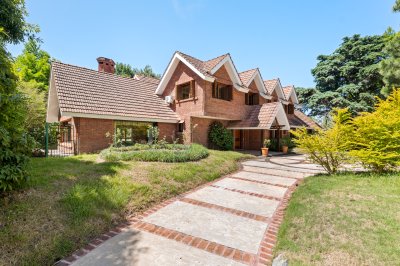 Mansion En Golf Con Piscina Cerrada