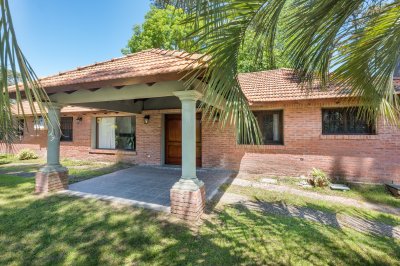 CASA EN VENTA EN CANTEGRIL CON 3 DORMITORIOS Y DEPENDENCIA + PISCINA