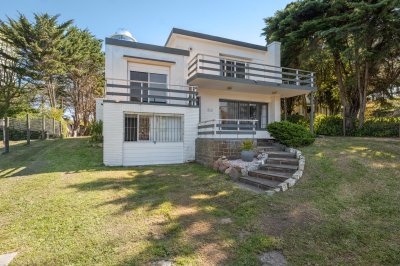 CASA EN VENTA DE 5 DORMITORIOS CERCA DEL SHOPPING