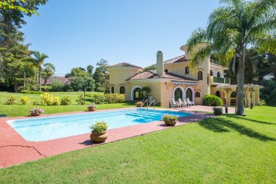 CASA EN ALQUILER ANUAL DE 3 DORMITORIOS EN SUTIE + DEP. CON PISCINA SAN RAFAEL - EL GOLF - 