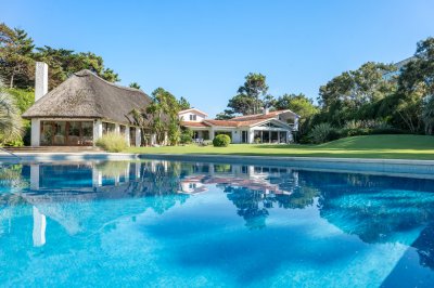 IMPONENTE CASA EN PLAYA BRAVA - ELEGANCIA Y CONFORT