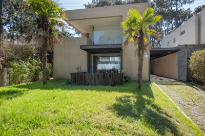 CASA EN VENTA EN MONTOYA CERCA DEL MAR CON 5 DORMITORIOS - LA BARRA