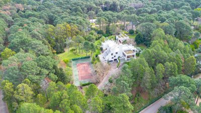 MANSION EN VENTA CLUB DEL LAGO - PUNTA BALLENA - PUNTA DEL ESTE