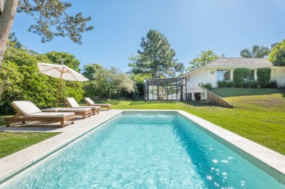 CASA EN VENTA EN EL GOLF DE 4 DORMITORIOS Y DEP. - VISTA DIRECTA AL GOLF