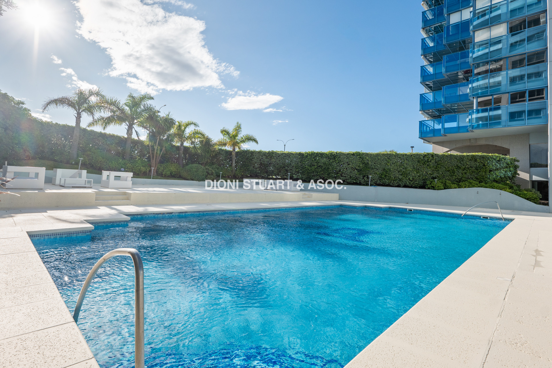 VENTA APARTAMENTO BEVERLY TOWER - 3 SUITES + DEPENDENCIA - PLAYA MANSA