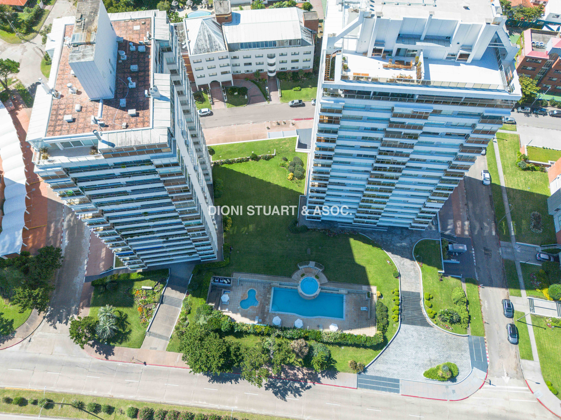 VENTA APARTAMENTO 2 DORMITORIOS + DEPENDENCIA - VISTA AL MAR - EDIFICIO TUNQUELEN - PLAYA MANSA