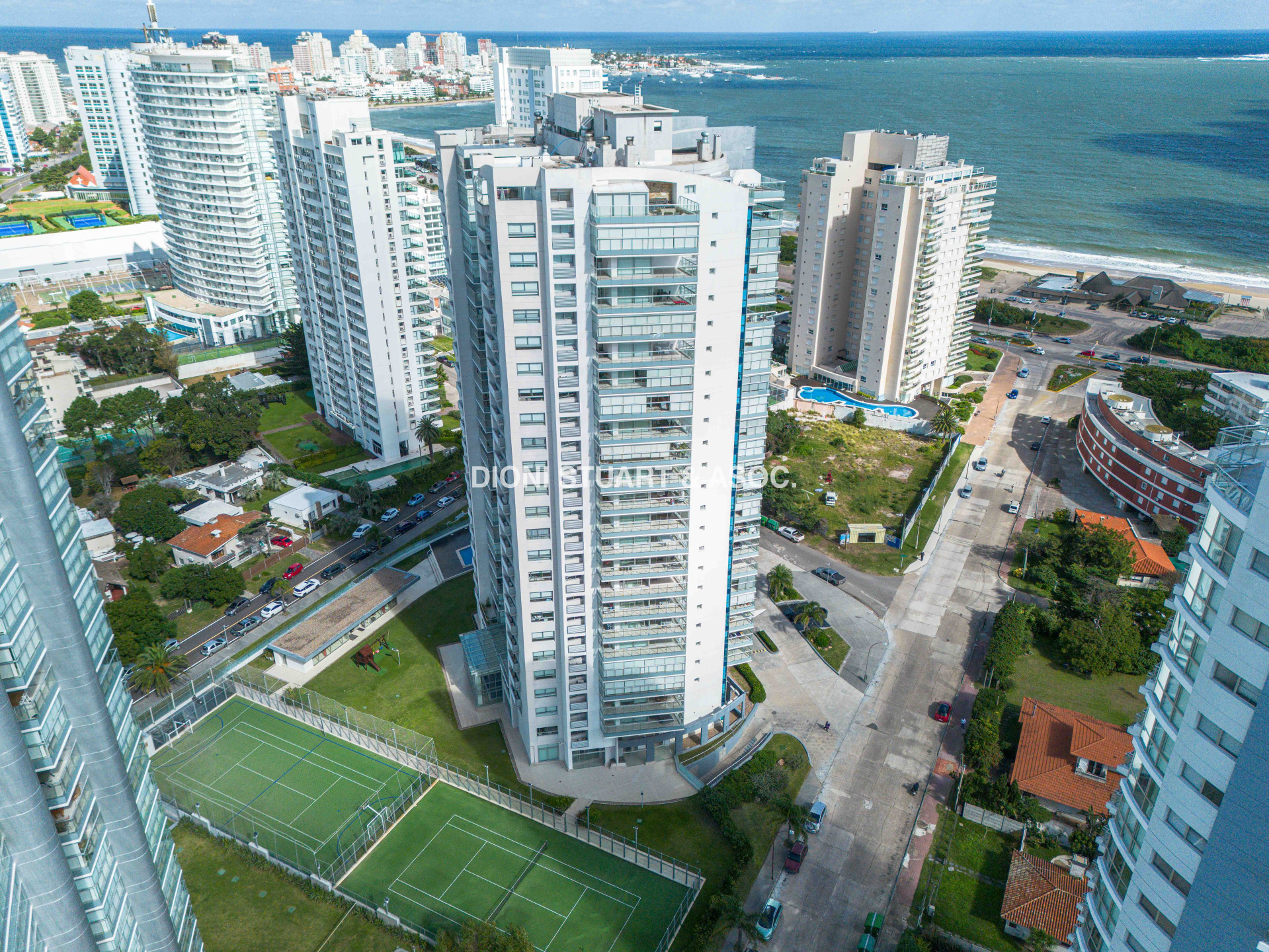 ALQUILER TEMPORAL - ANUAL - INVERNAL - APARTAMENTO 4 DORMITORIOS PENTHOUSE - MIAMI BOULEVARD - PLAYA MANSA