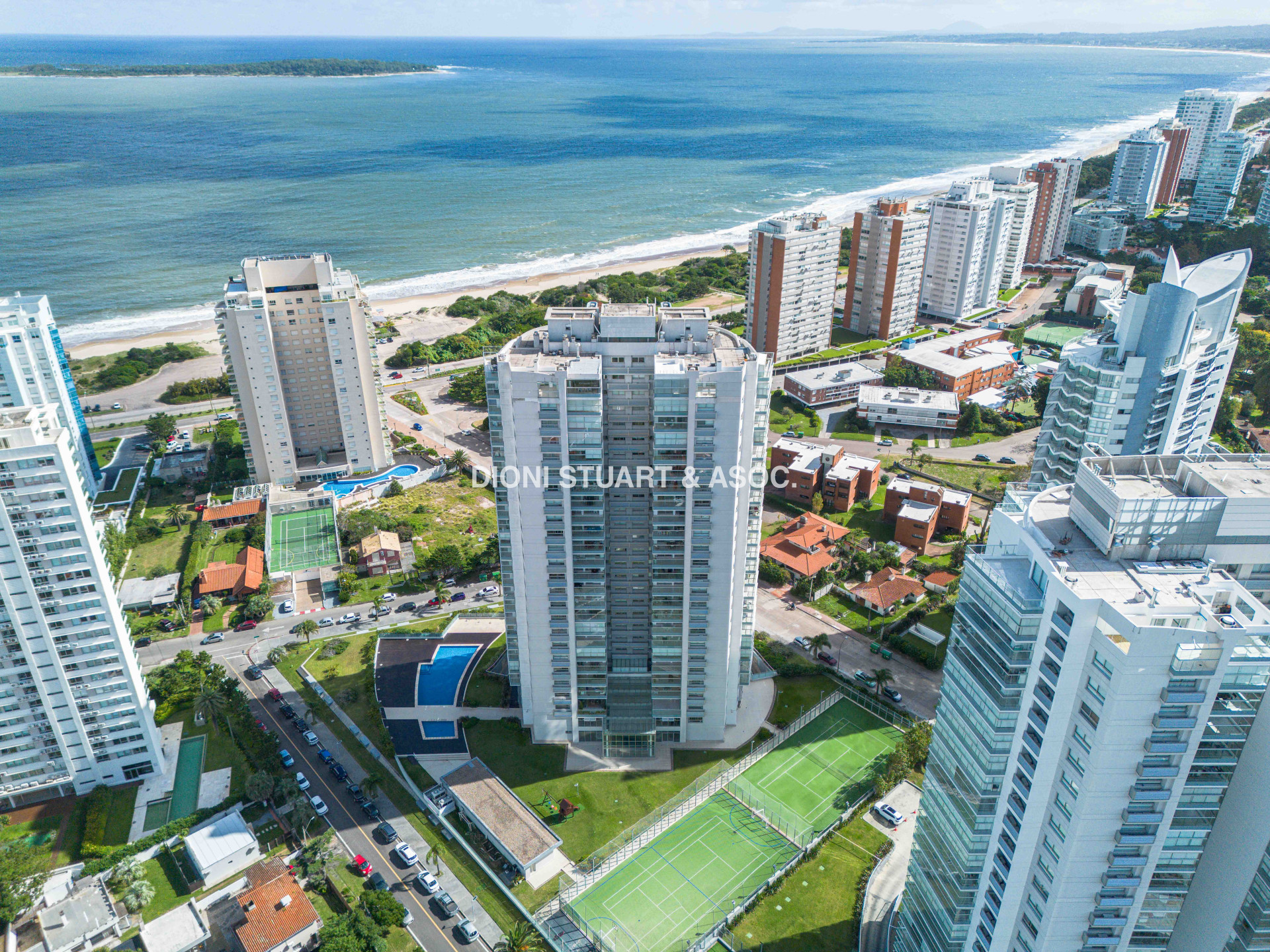 ALQUILER TEMPORAL - ANUAL - INVERNAL - APARTAMENTO 4 DORMITORIOS PENTHOUSE - MIAMI BOULEVARD - PLAYA MANSA