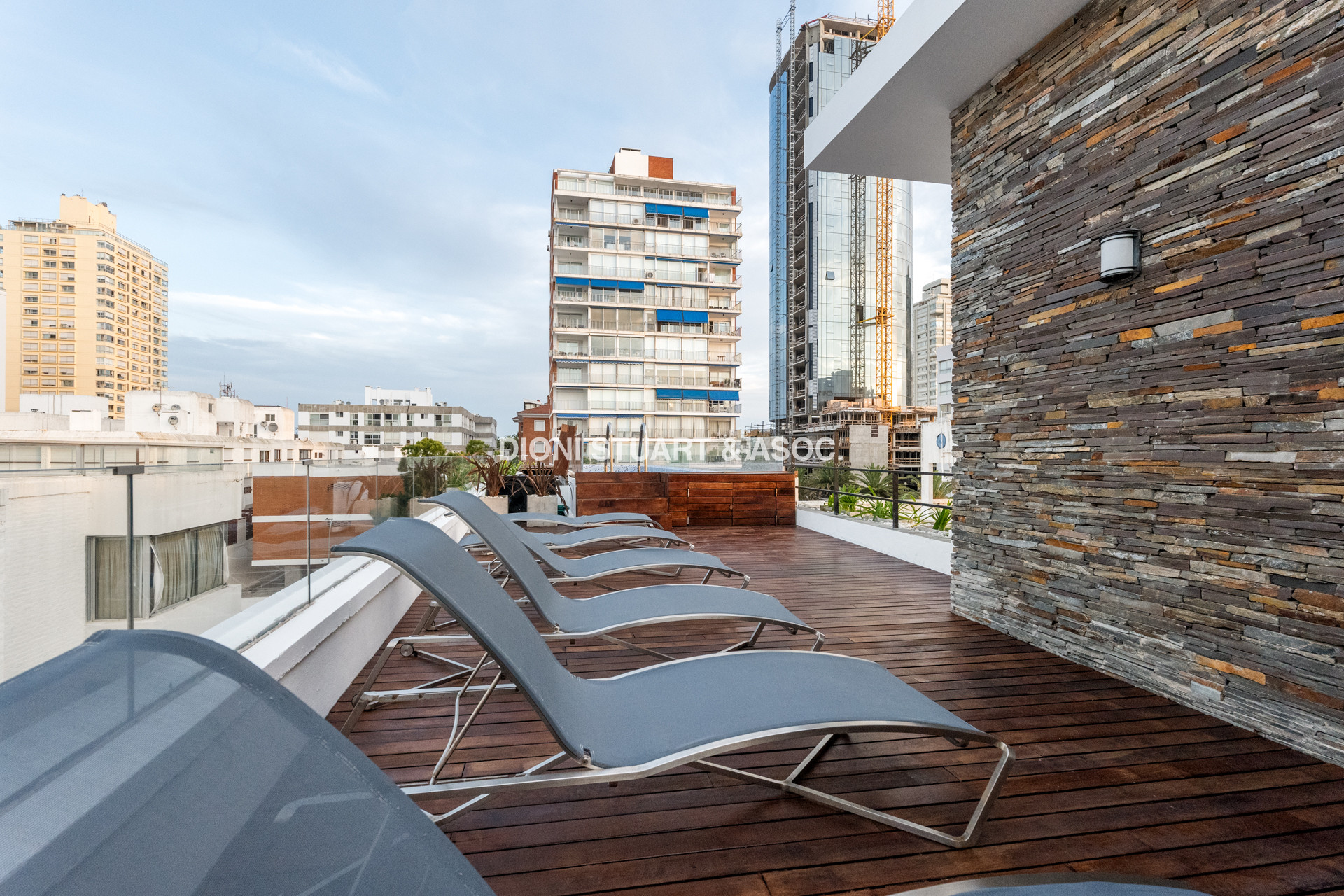 LE BLEU - DEPARTAMENTO FRENTE AL PUERTO PENT HOUSE - 3 DORM EN SUITES + DEP.