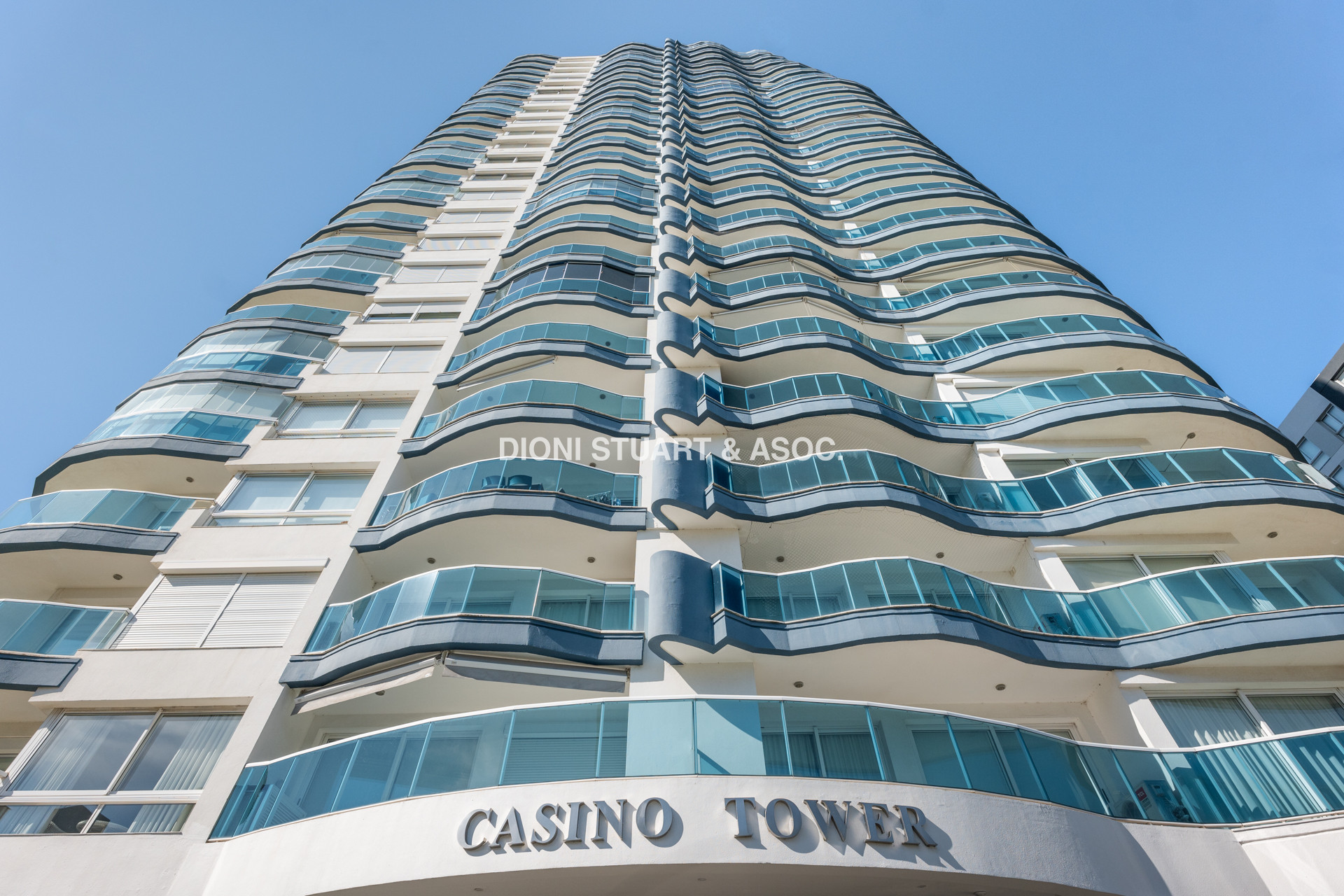 VENTA APARTAMENTO 2 DORMITORIOS - EDIFICIO CASINO TOWER - PUNTA DEL ESTE