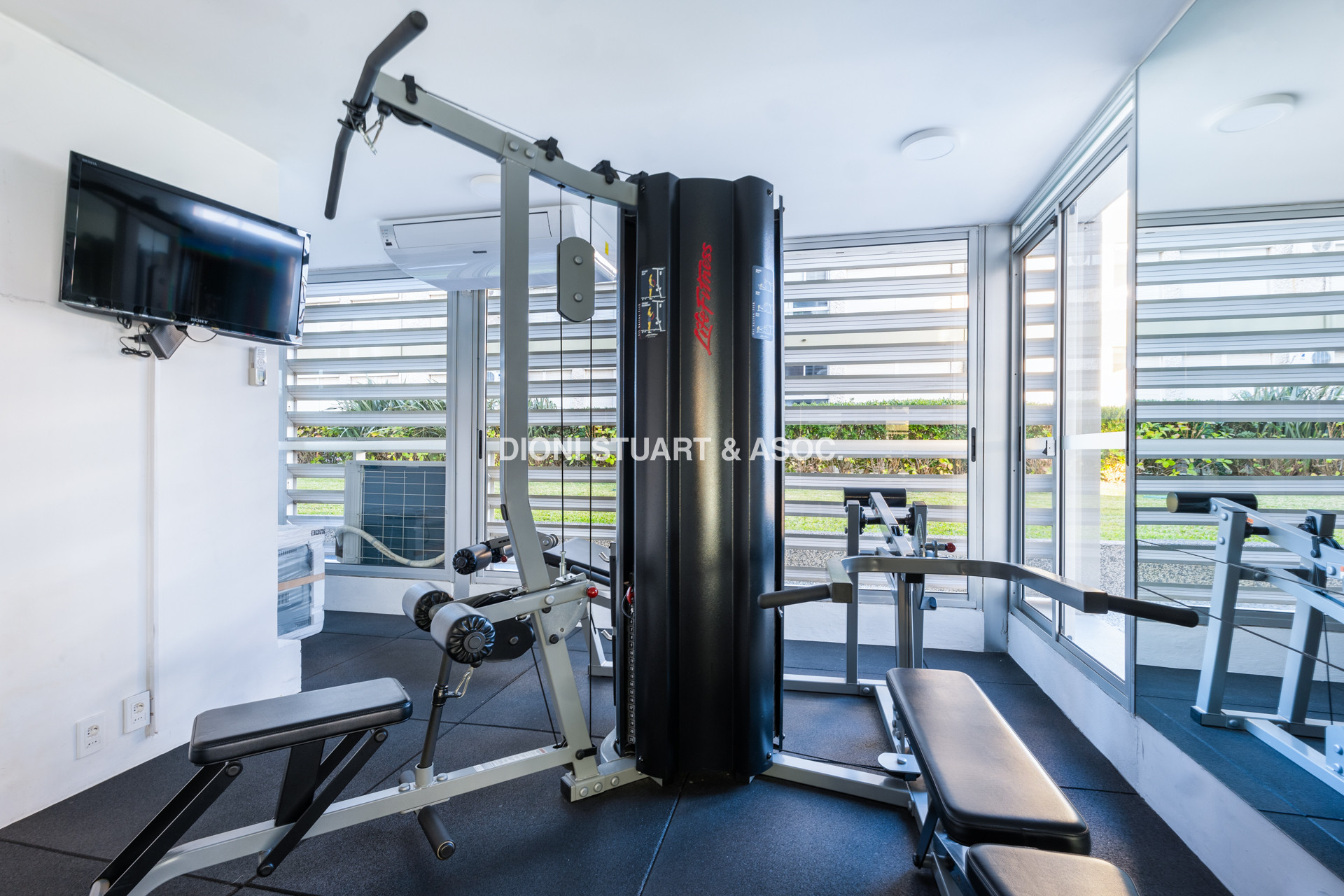 APARTAMENTO EN VENTA EN EDIFICIO IMARANGATU - 3 DORM + DEP. CON PARRILLERO