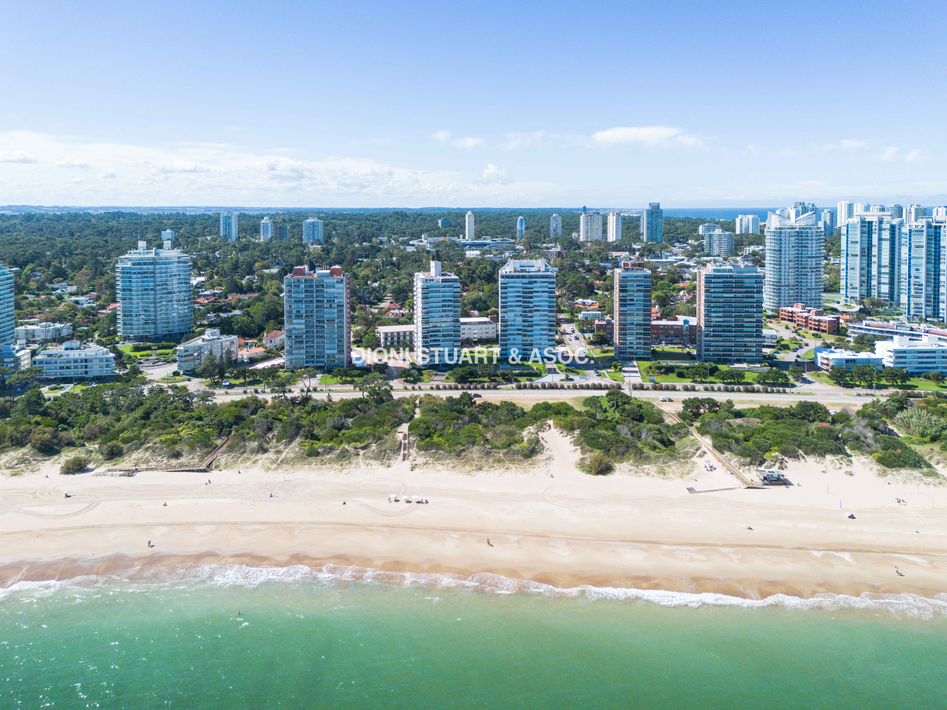 VENTA APARTAMENTO 2 DORMITORIOS + DEPENDENCIA - VISTA AL MAR - EDIFICIO TUNQUELEN - PLAYA MANSA