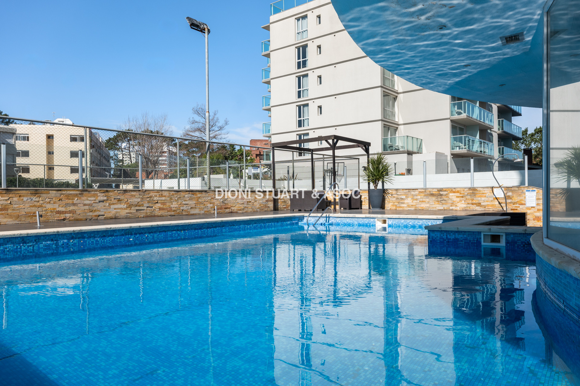 VENTA APARTAMENTO 2 DORMITORIOS - EDIFICIO CASINO TOWER - PUNTA DEL ESTE
