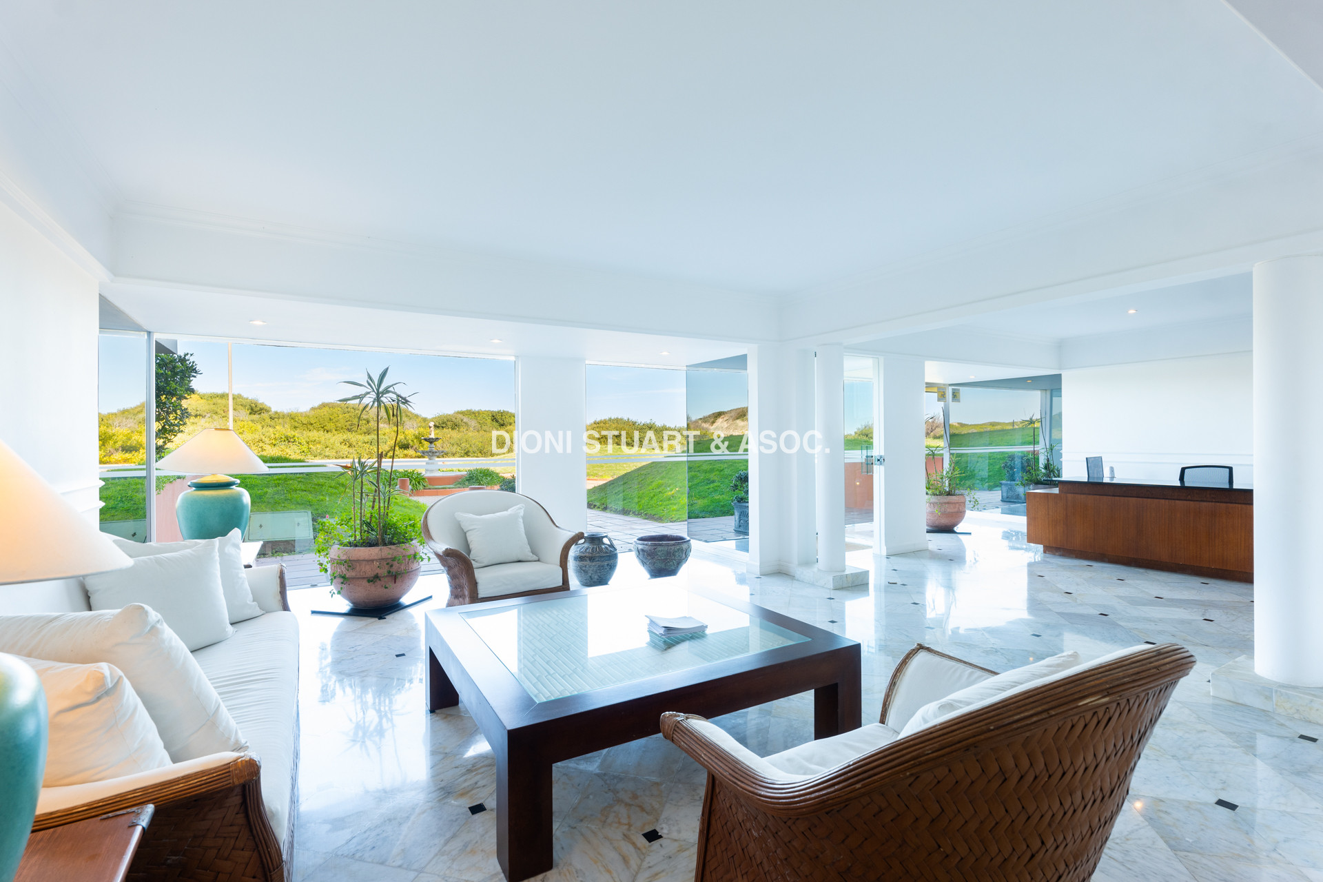 DEPARTAMENTO EN VENTA EN PLAYA BRAVA PRIMER LINEA 4 DORMITORIOS EN SUITE - EDIFICIO AGUAS AZULES