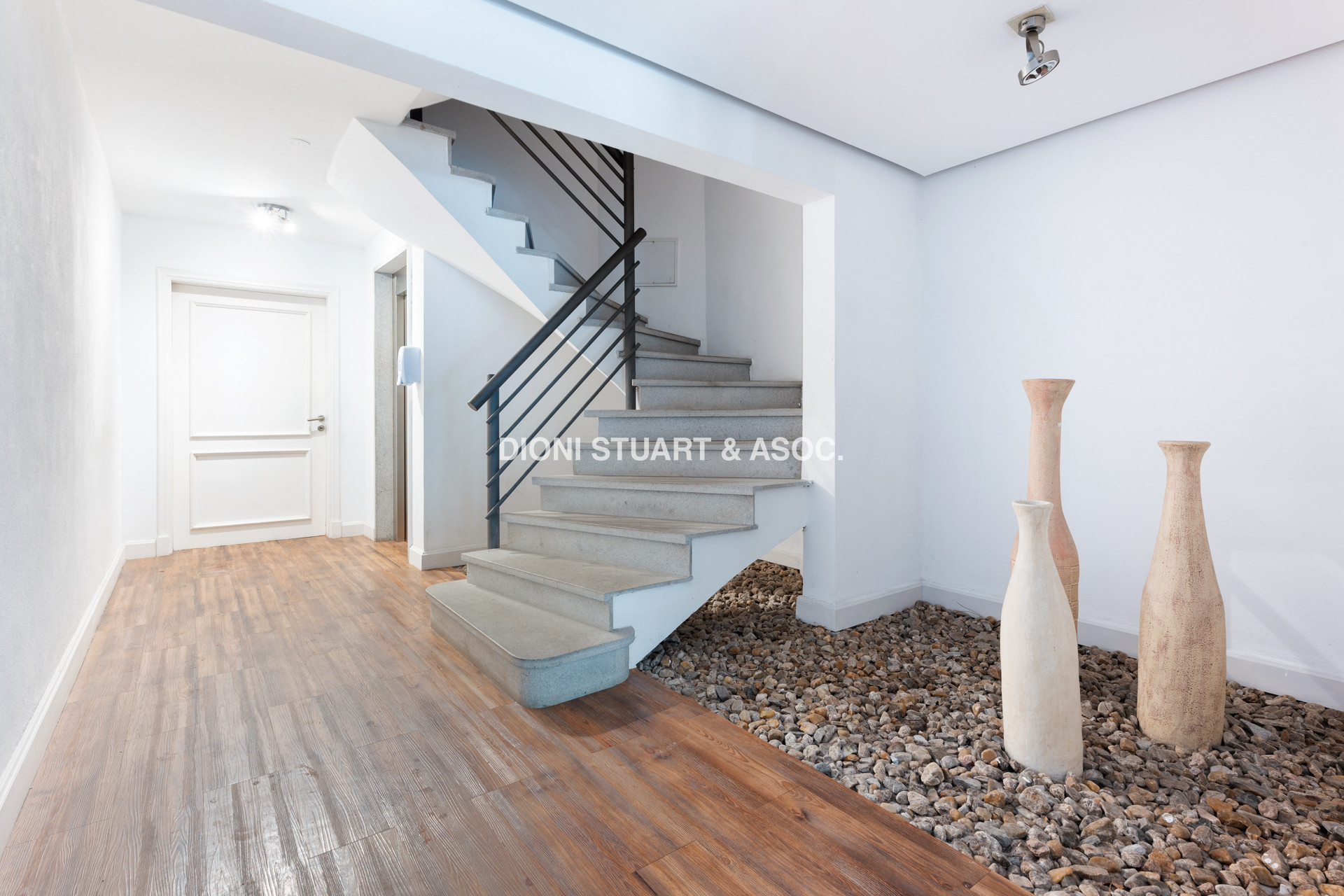 VENTA APARTAMENTO 4 DORMITORIOS EN SUITE CON PARRILLERO Y ESTUFA A LEÑA - PLAYA MANSA