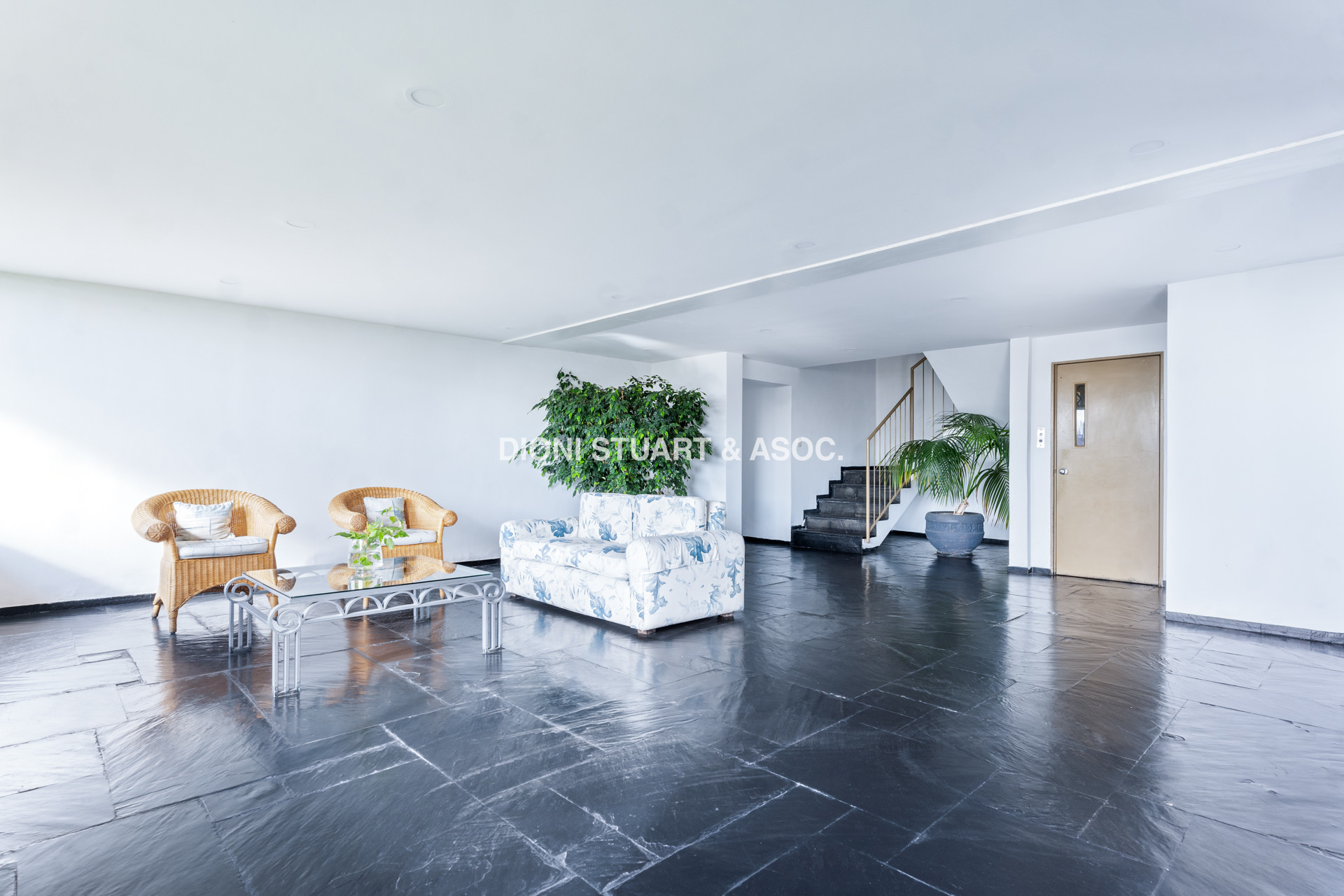 VENTA APRTAMENTO 3 DORMITORIOS PLAYA MANSA - EDIFICIO CIVITAVECCHIA