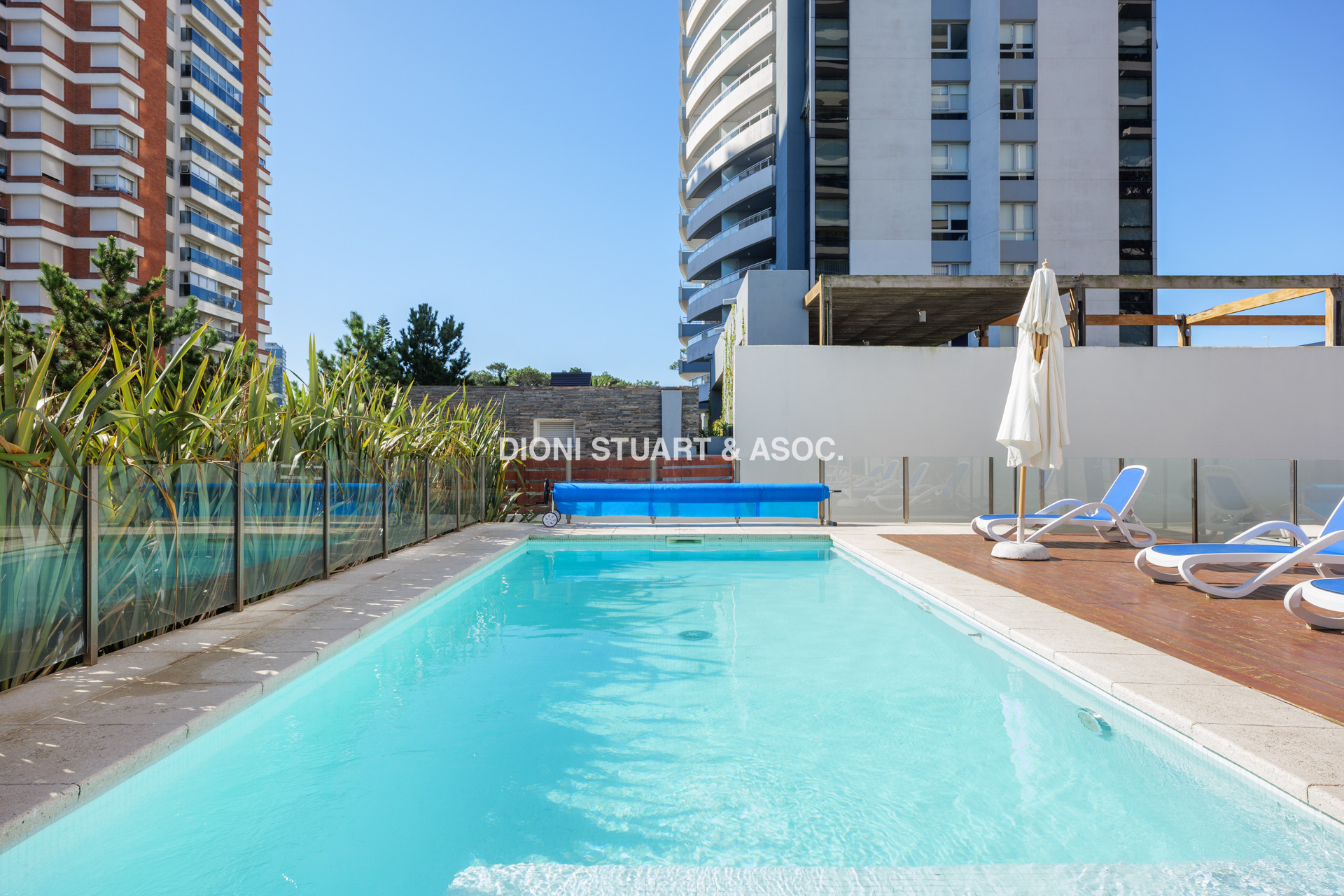 APARTAMENTO EN VENTA EN PUNTA DEL ESTE - 2 DORMITORIOS - MODERNO - CERCA DEL MAR - EDIFICIO ARENAS DEL MAR