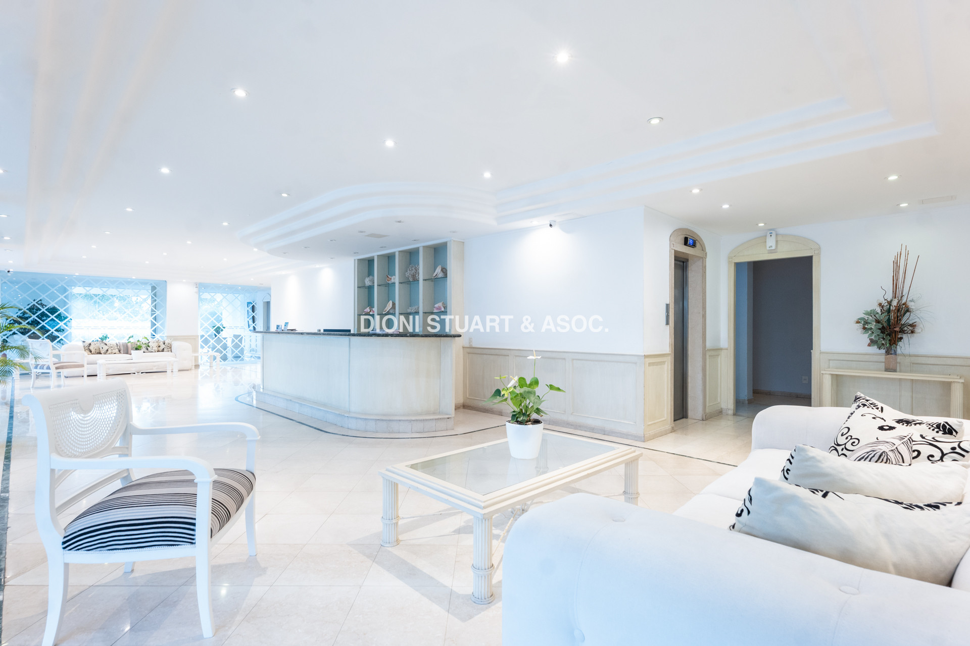 VENTA APARTAMENTO 2 DORMITORIOS VISTA AL MAR - RECICLADO - PALM BEACH - PLAYA MANSA