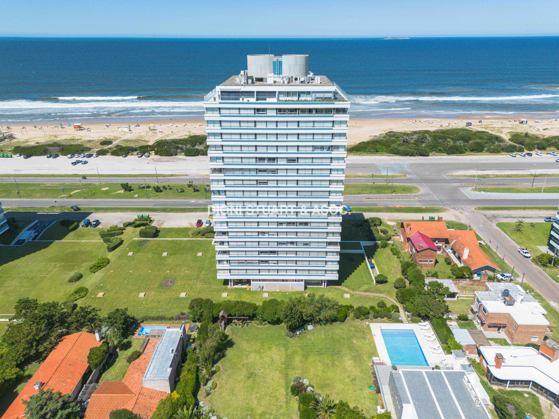 TIBURON 2 - PISO ALTO LATERAL - 3 DORM + DEP.