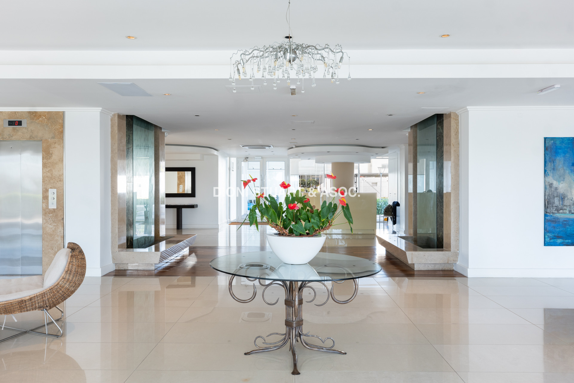 VENTA APARTAMENTO 2 DORMITORIOS - EDIFICIO CASINO TOWER - PUNTA DEL ESTE
