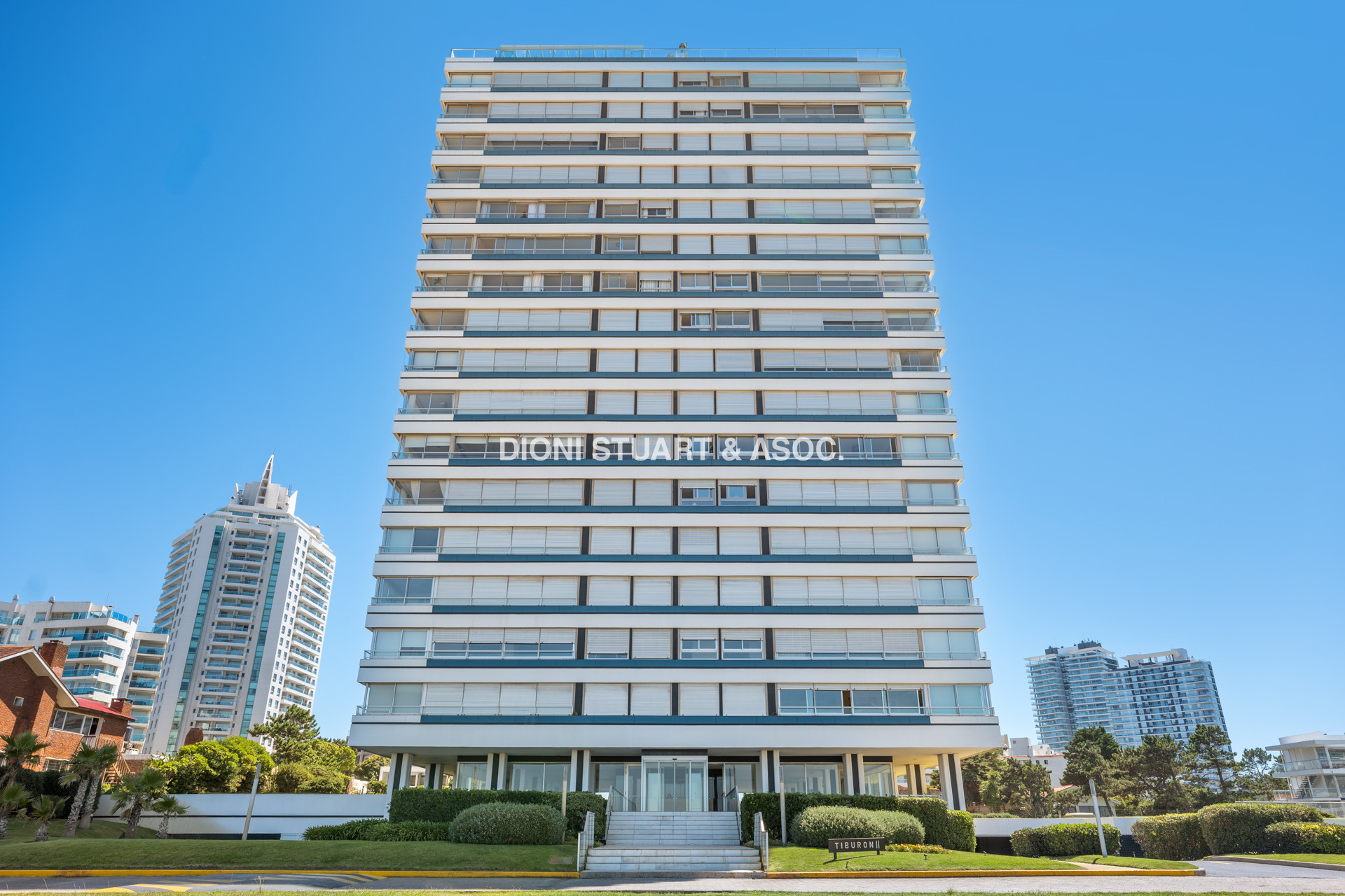 TIBURON 2 - PISO ALTO LATERAL - 3 DORM + DEP.