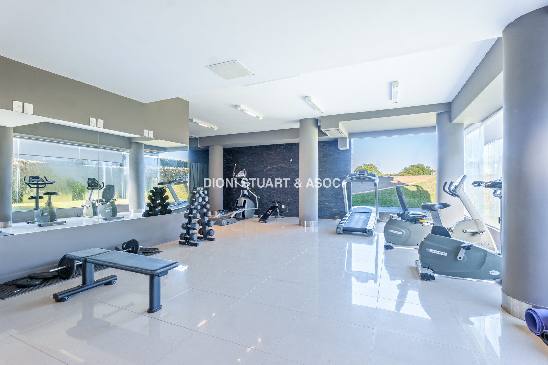 PENT HOUSE CON BARBACOA EN VENTA - PLAYA BRAVA - 3 DORMITORIOS EN SUITE EDIFICIO BLUE MARINE