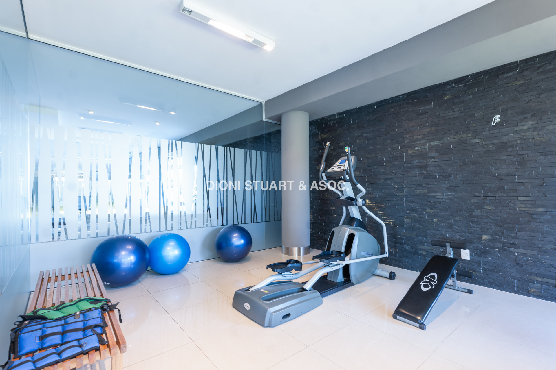 PENT HOUSE CON BARBACOA EN VENTA - PLAYA BRAVA - 3 DORMITORIOS EN SUITE EDIFICIO BLUE MARINE