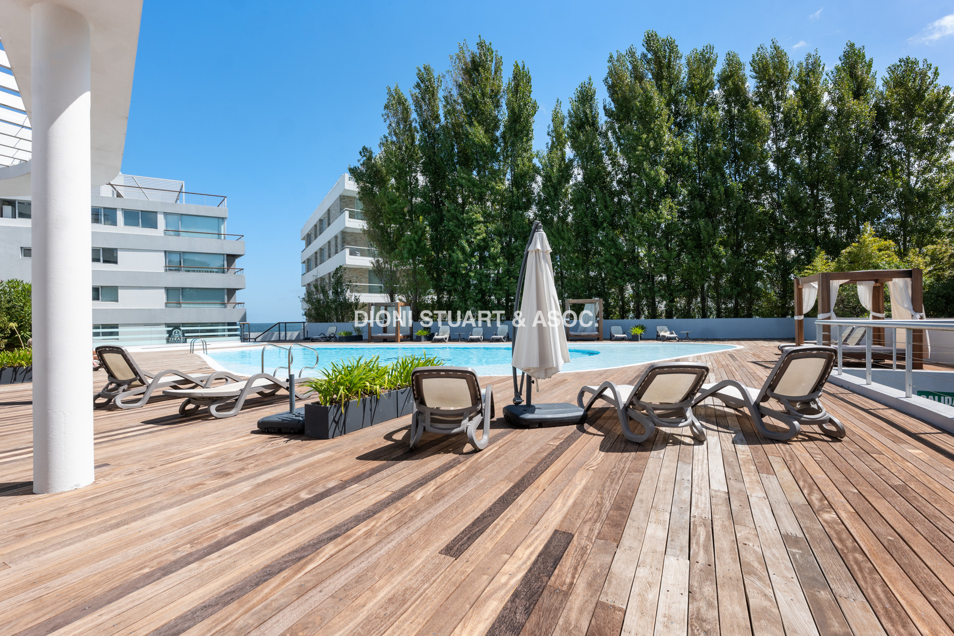 VENTA APARTAMENTO 3 DORMITORIOS  CON PARRILLERO - PLAYA MANSA