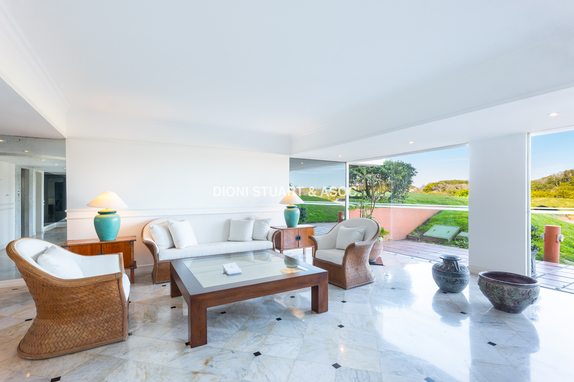 DEPARTAMENTO EN VENTA EN PLAYA BRAVA PRIMER LINEA 4 DORMITORIOS EN SUITE - EDIFICIO AGUAS AZULES