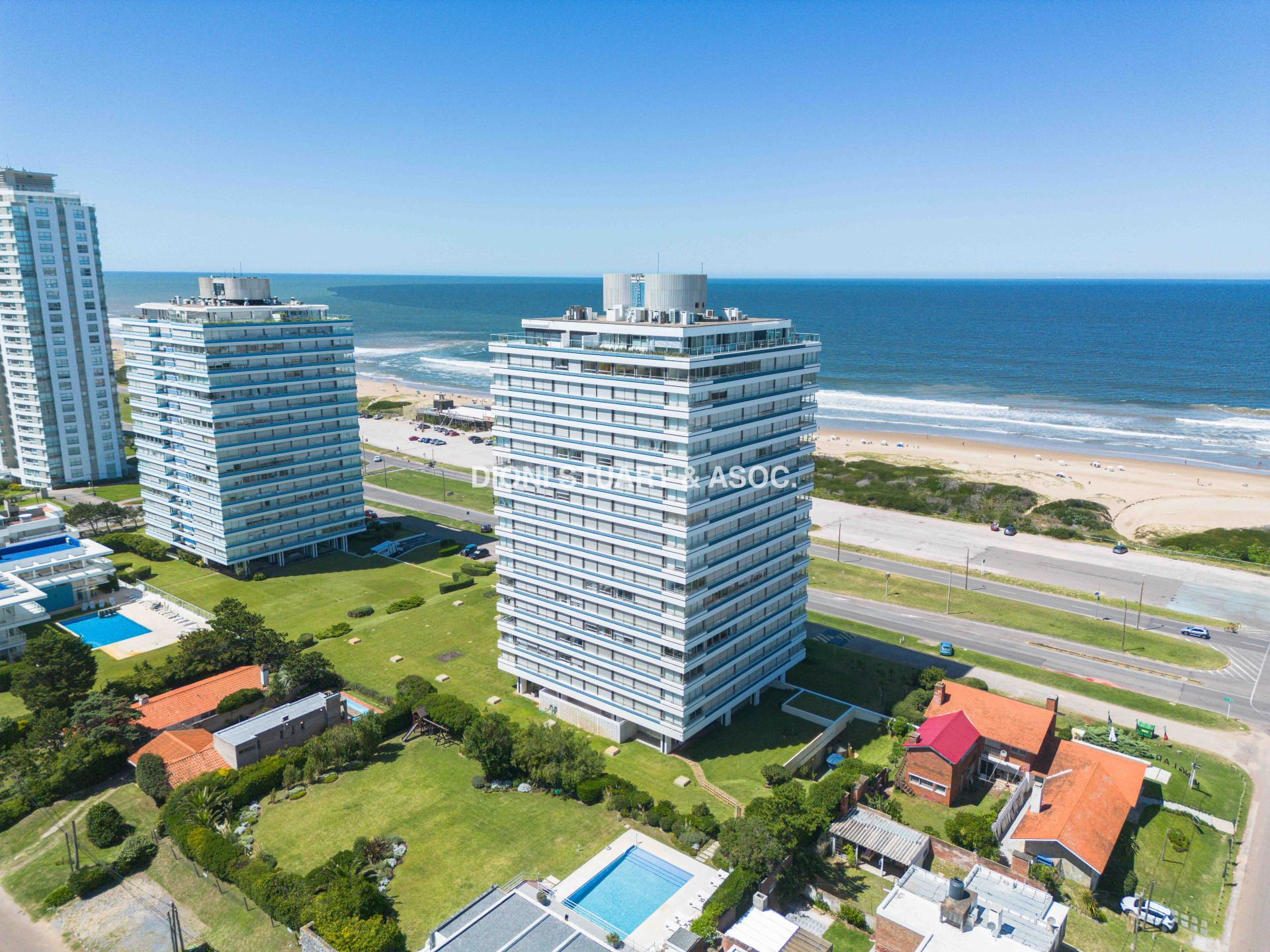 TIBURON 2 - PISO ALTO LATERAL - 3 DORM + DEP.