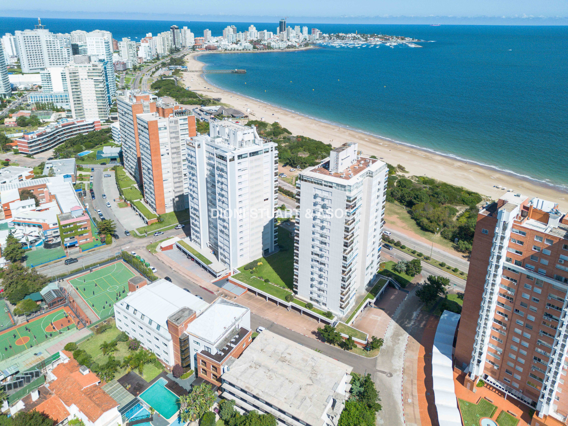 VENTA APARTAMENTO 2 DORMITORIOS + DEPENDENCIA - VISTA AL MAR - EDIFICIO TUNQUELEN - PLAYA MANSA