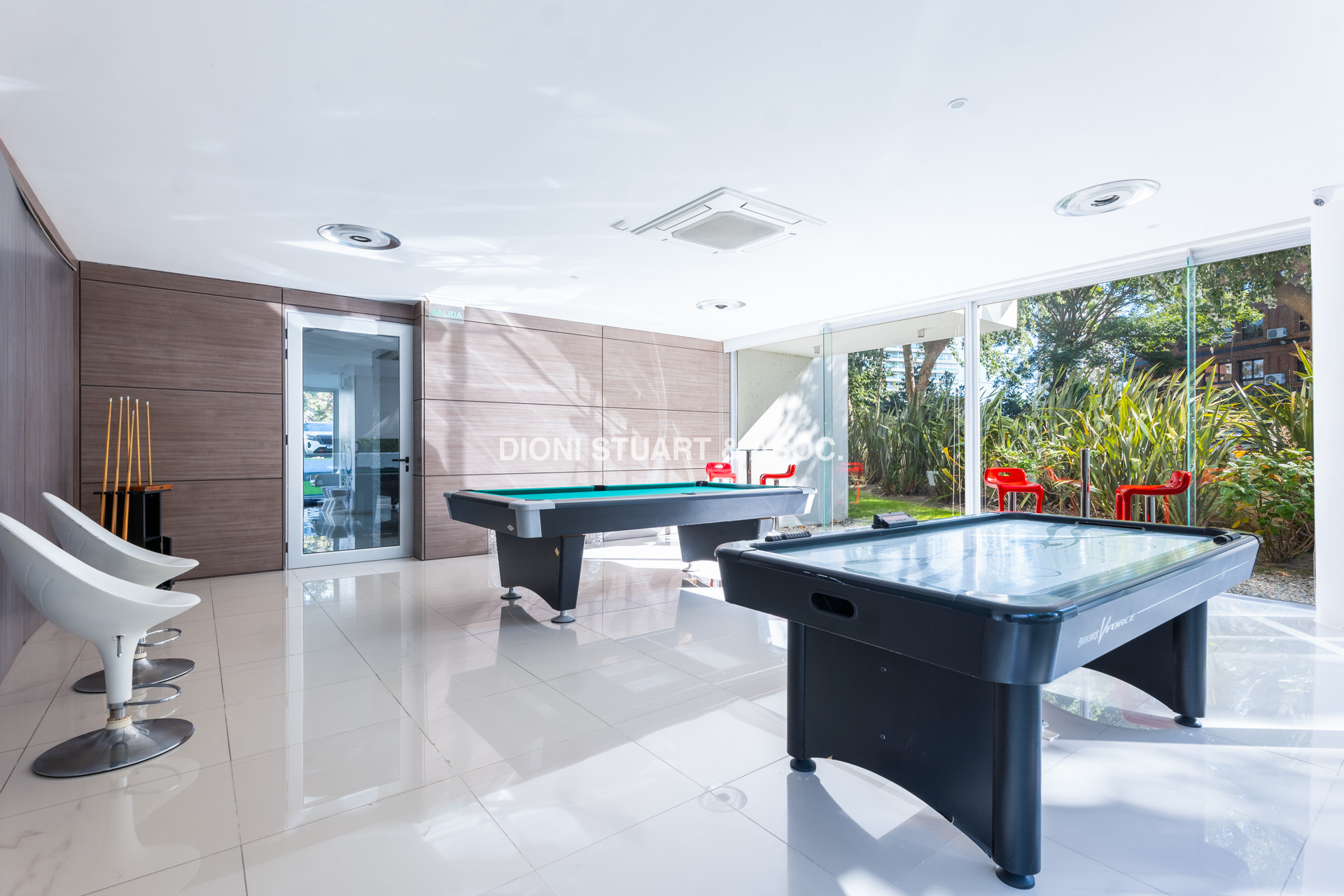 VENTA APARTAMENTO EN ROOSEVELT - 3 DORMITORIOS Y DEPENDENCIA - MODERNO - EDIFICIO BE PUNTA