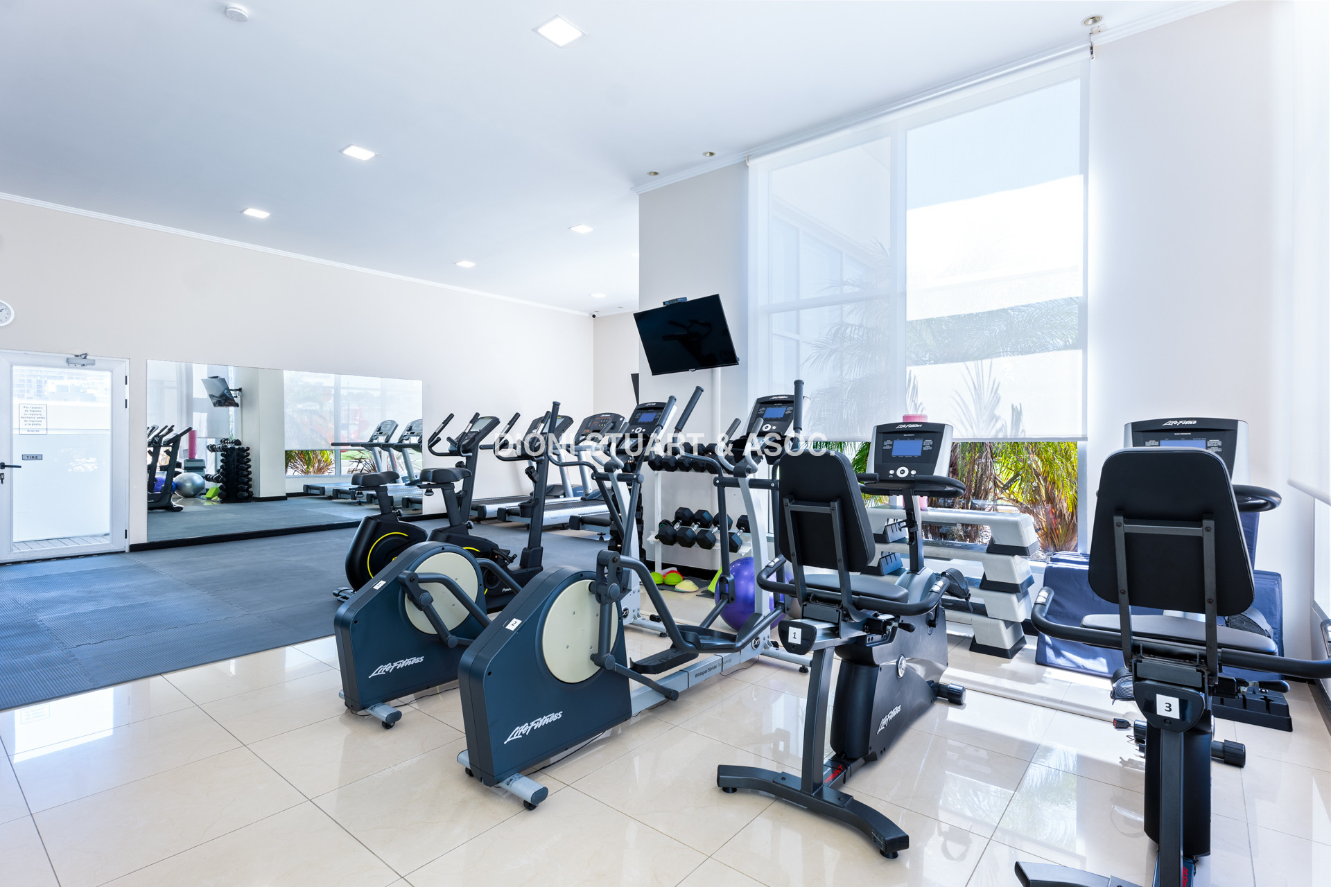 TORRE LOBOS ESQUINERO - 3 DORM EN SUITE + DEP. SERV