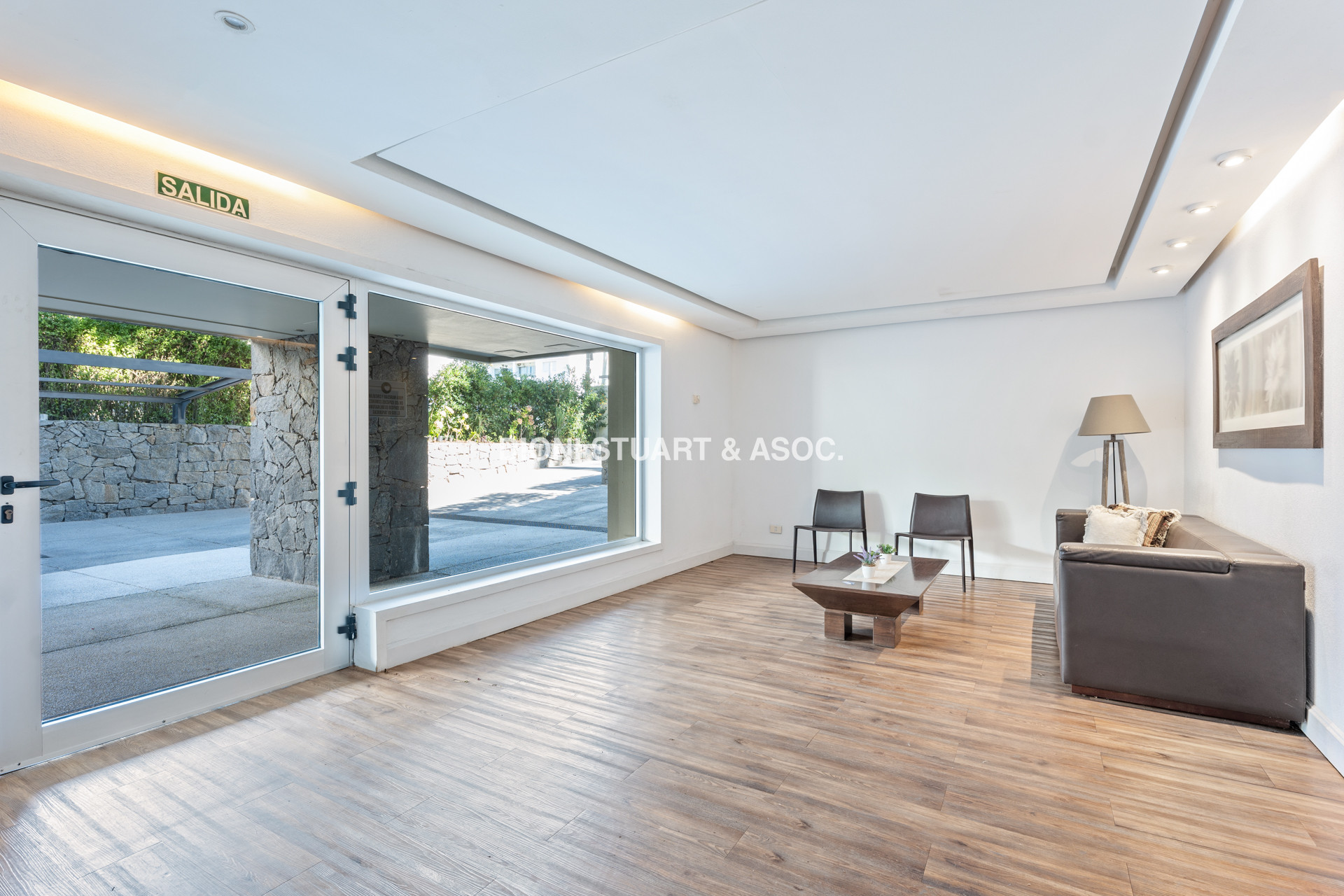 VENTA APARTAMENTO 4 DORMITORIOS EN SUITE CON PARRILLERO Y ESTUFA A LEÑA - PLAYA MANSA