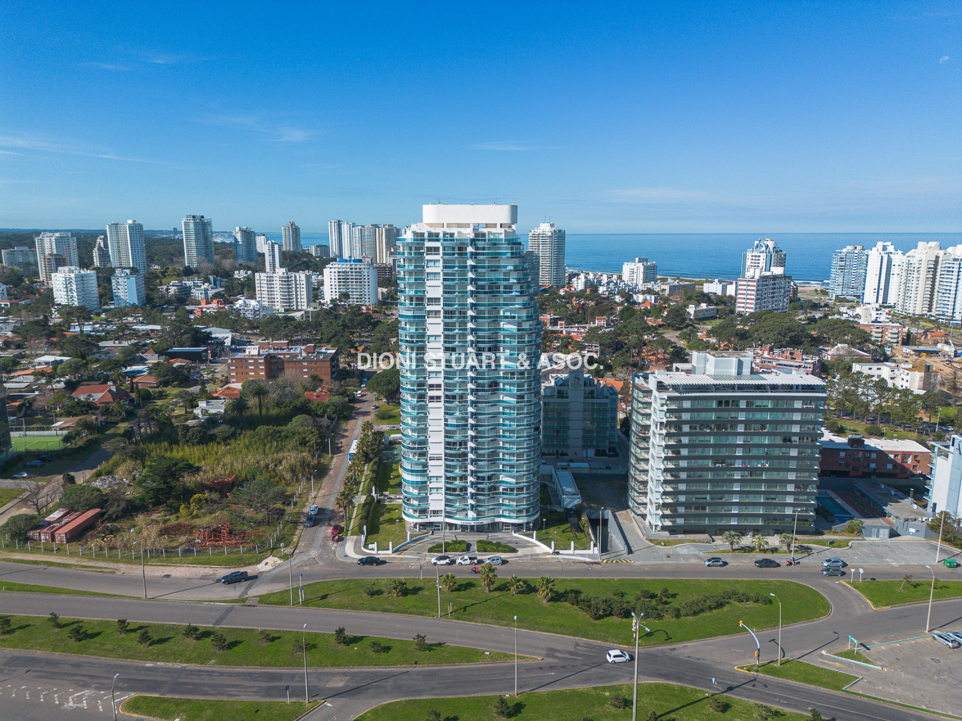 VENTA APARTAMENTO 2 DORMITORIOS - EDIFICIO CASINO TOWER - PUNTA DEL ESTE
